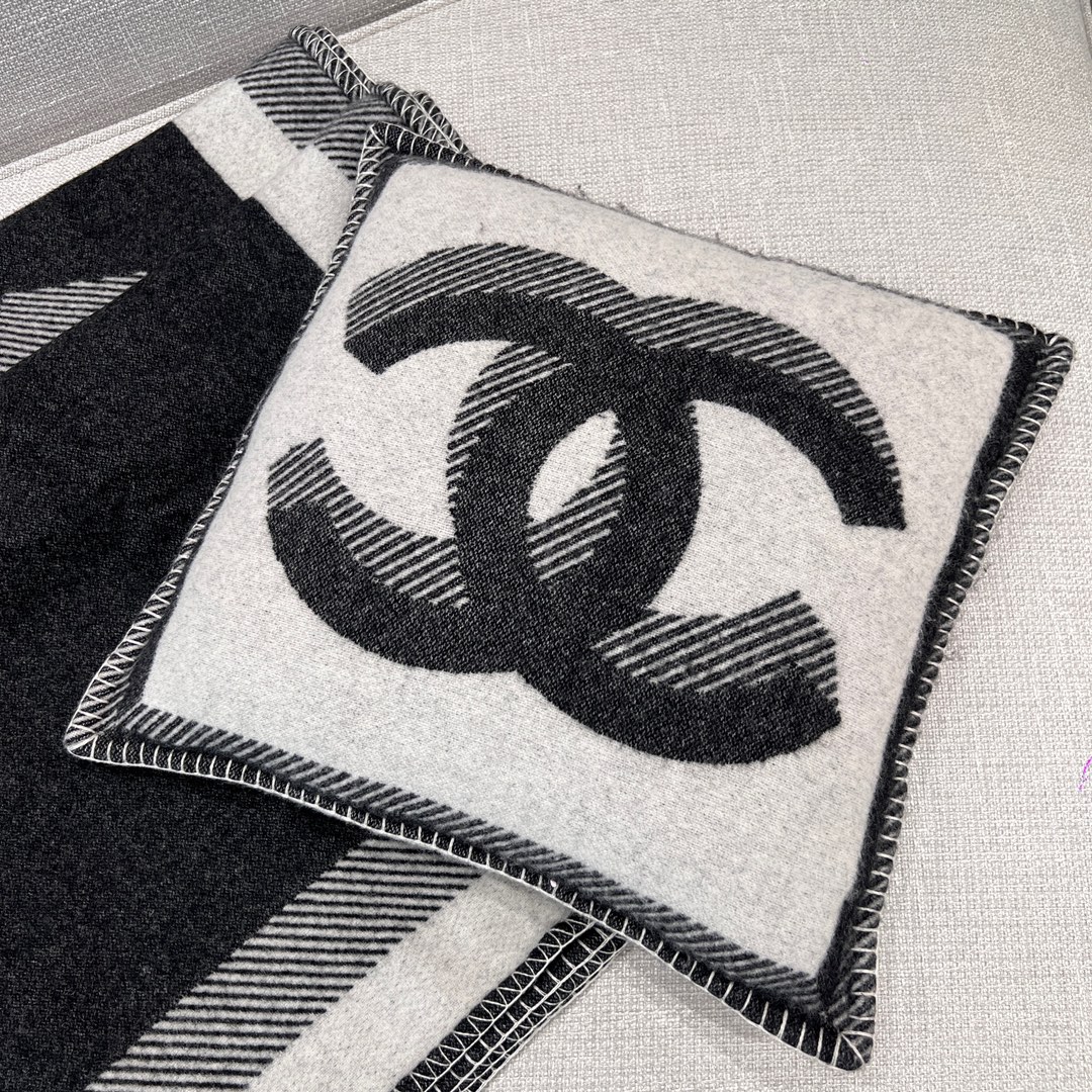 샤넬 필로우 블랭킷 세트 그레이