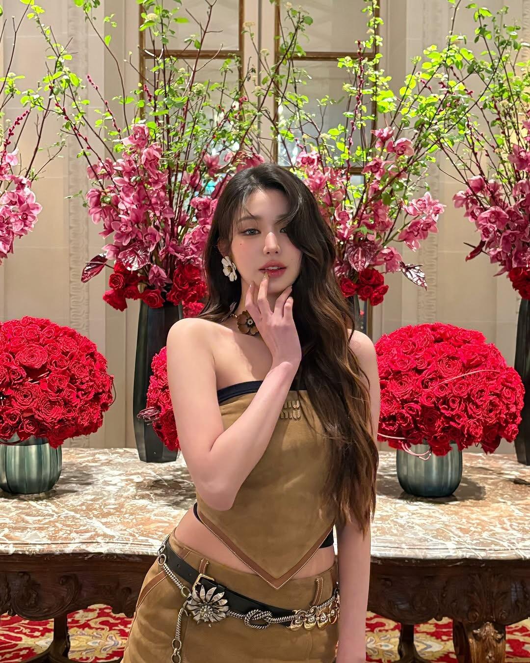 미우미우 스웨이드 반나다 탑