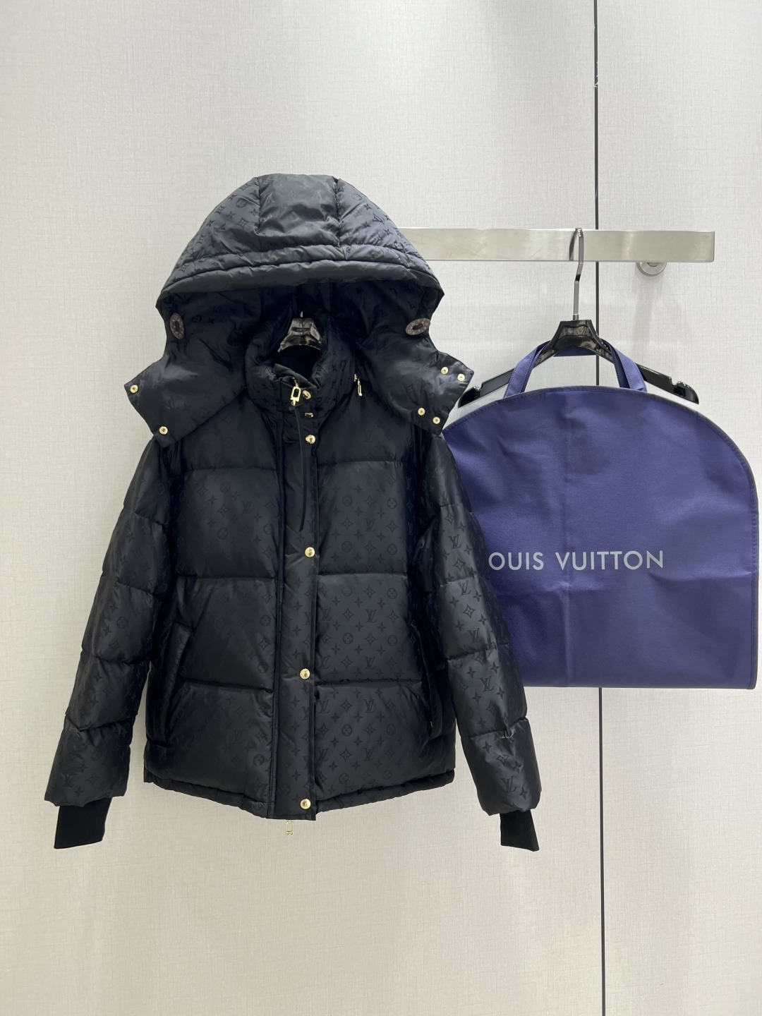 루*비통 25 신상 후드 엠보 패딩 점퍼