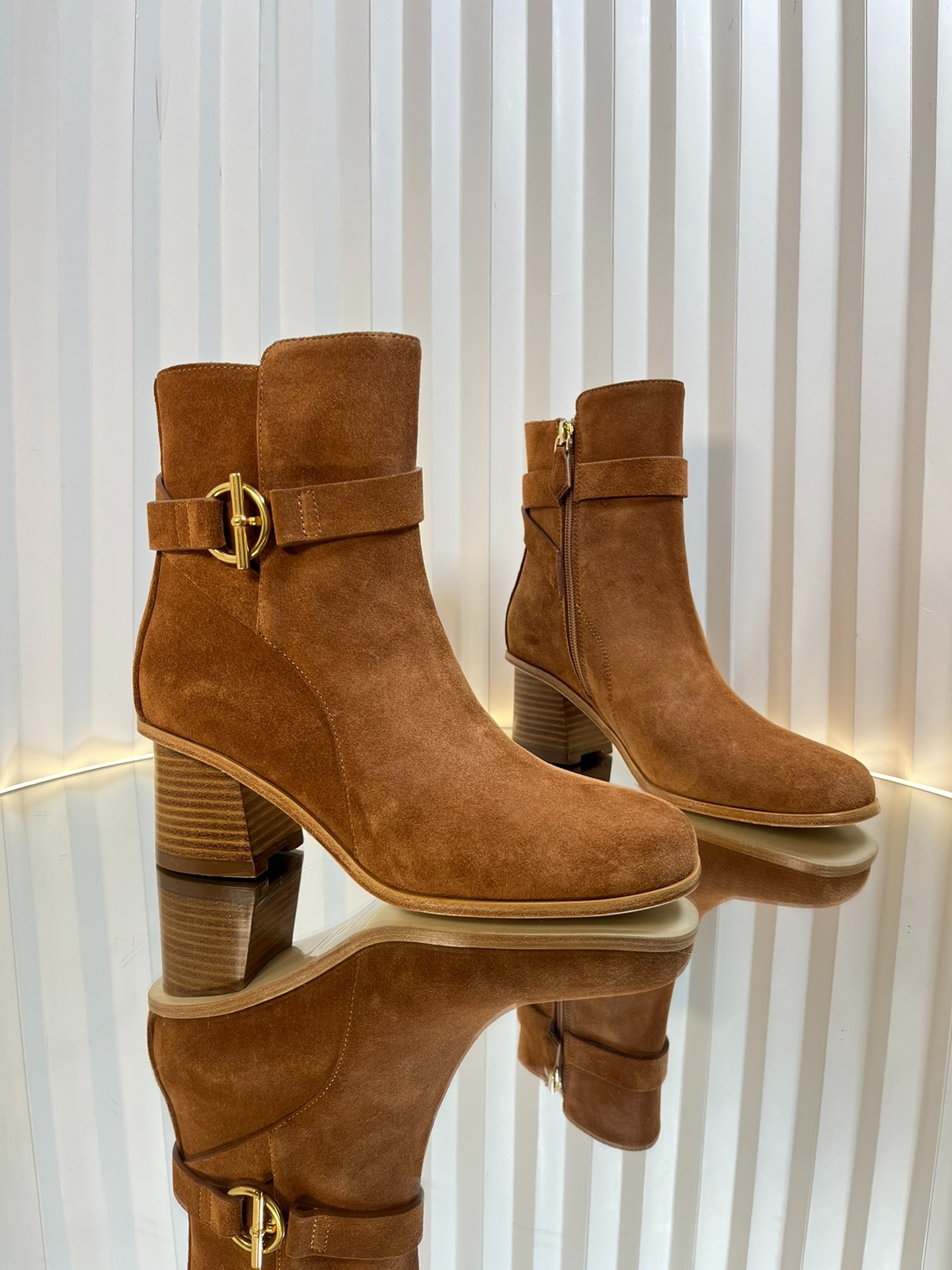 에*메스 스웨이드 앵클 부츠