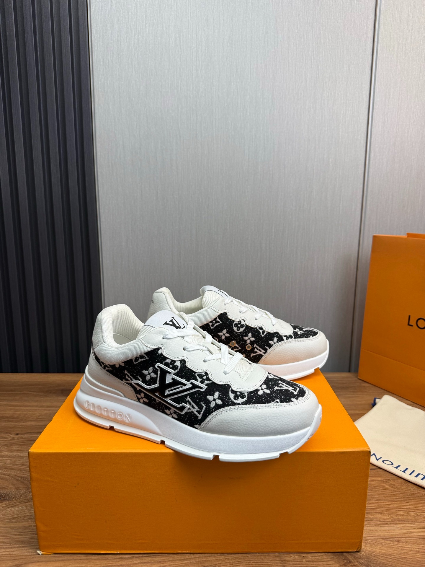 루이비통 남성 클래식 스니커즈