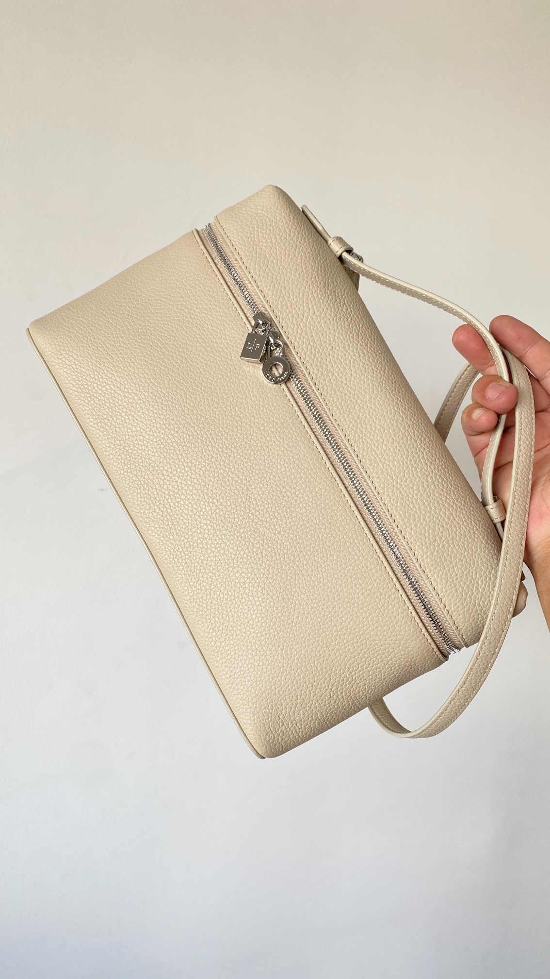 로로피아나 엑스트라 포켓 파우치 라지