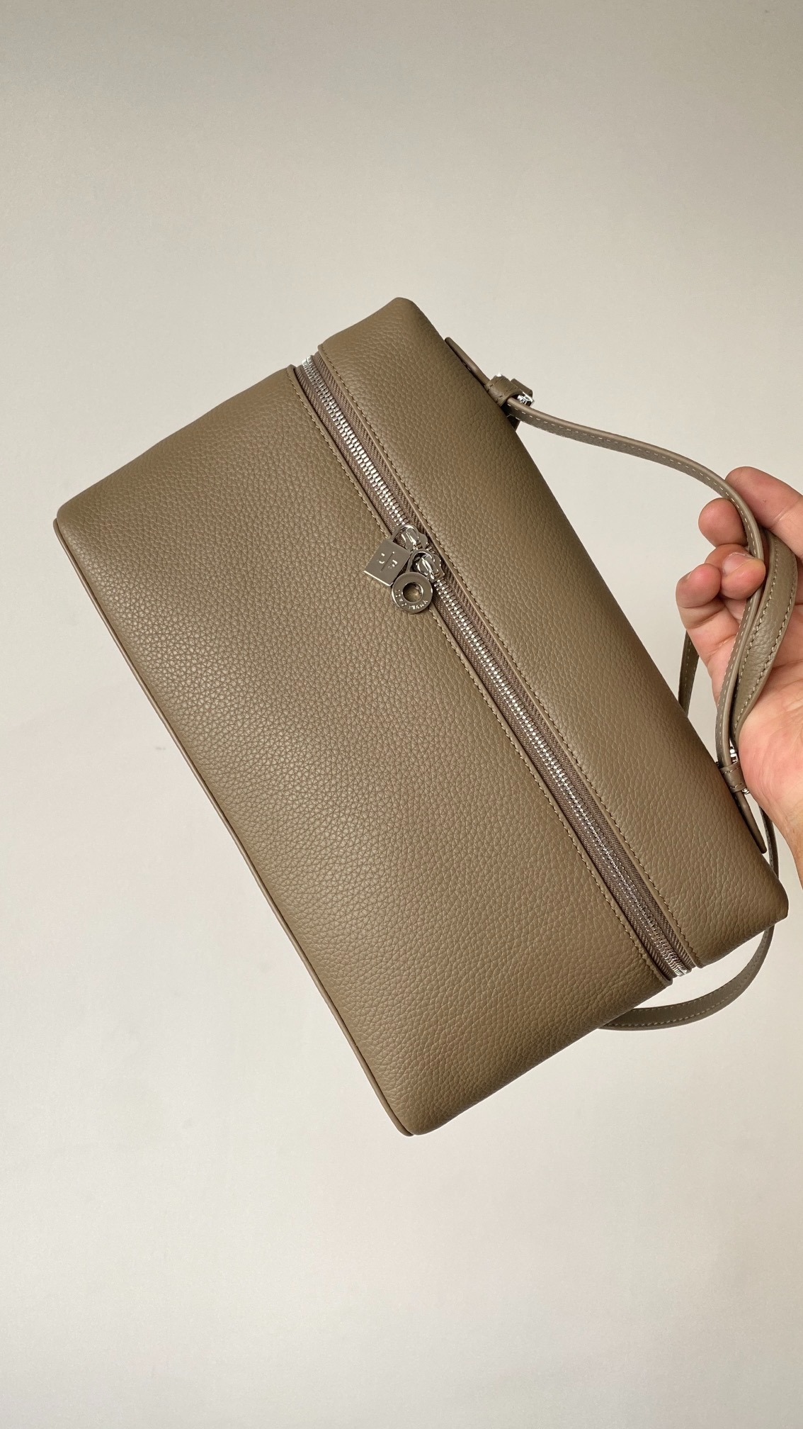 로로피아나 엑스트라 포켓 파우치 라지