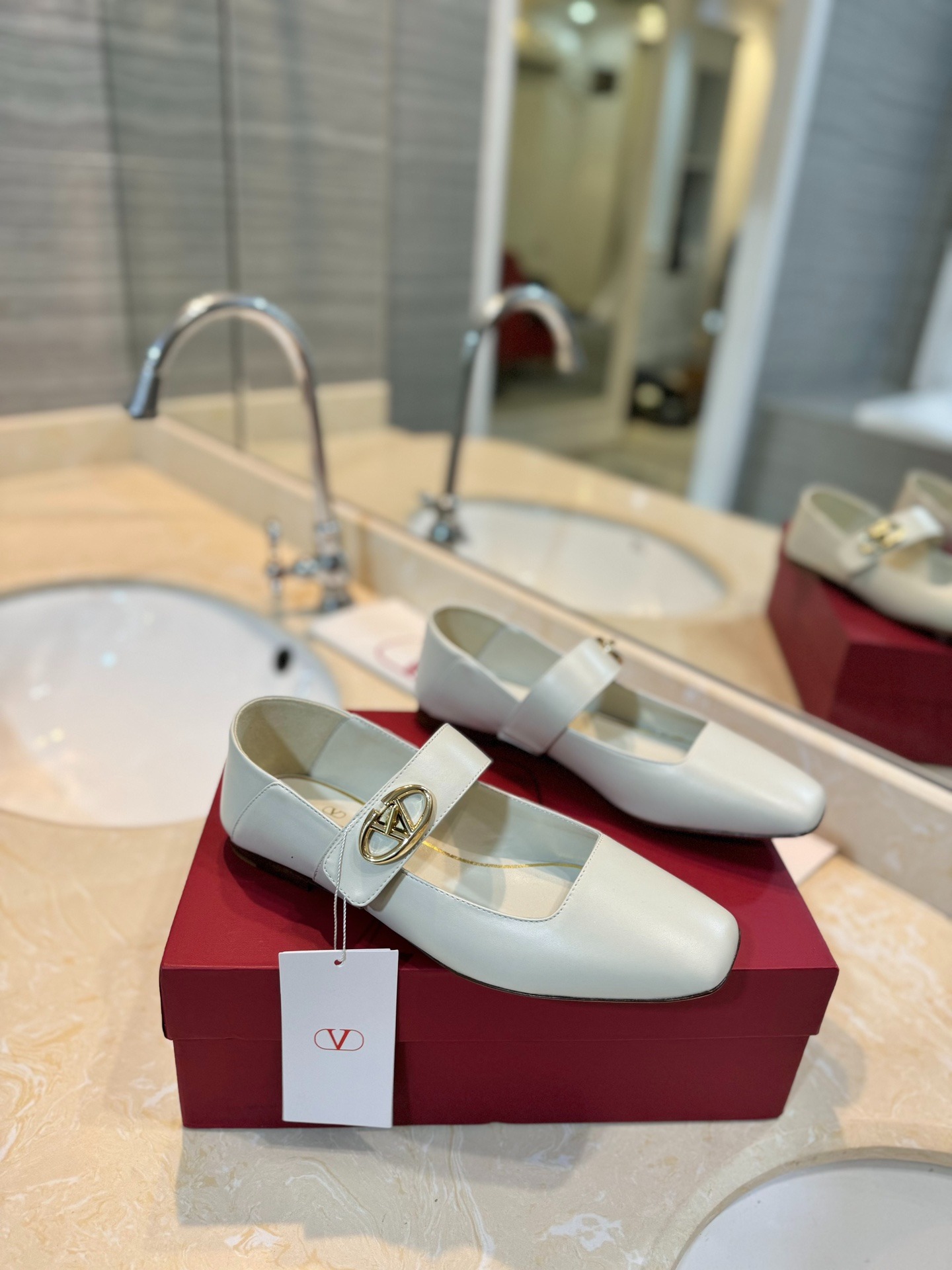 발*티노 신상 스퀘어 뮬 슬리퍼