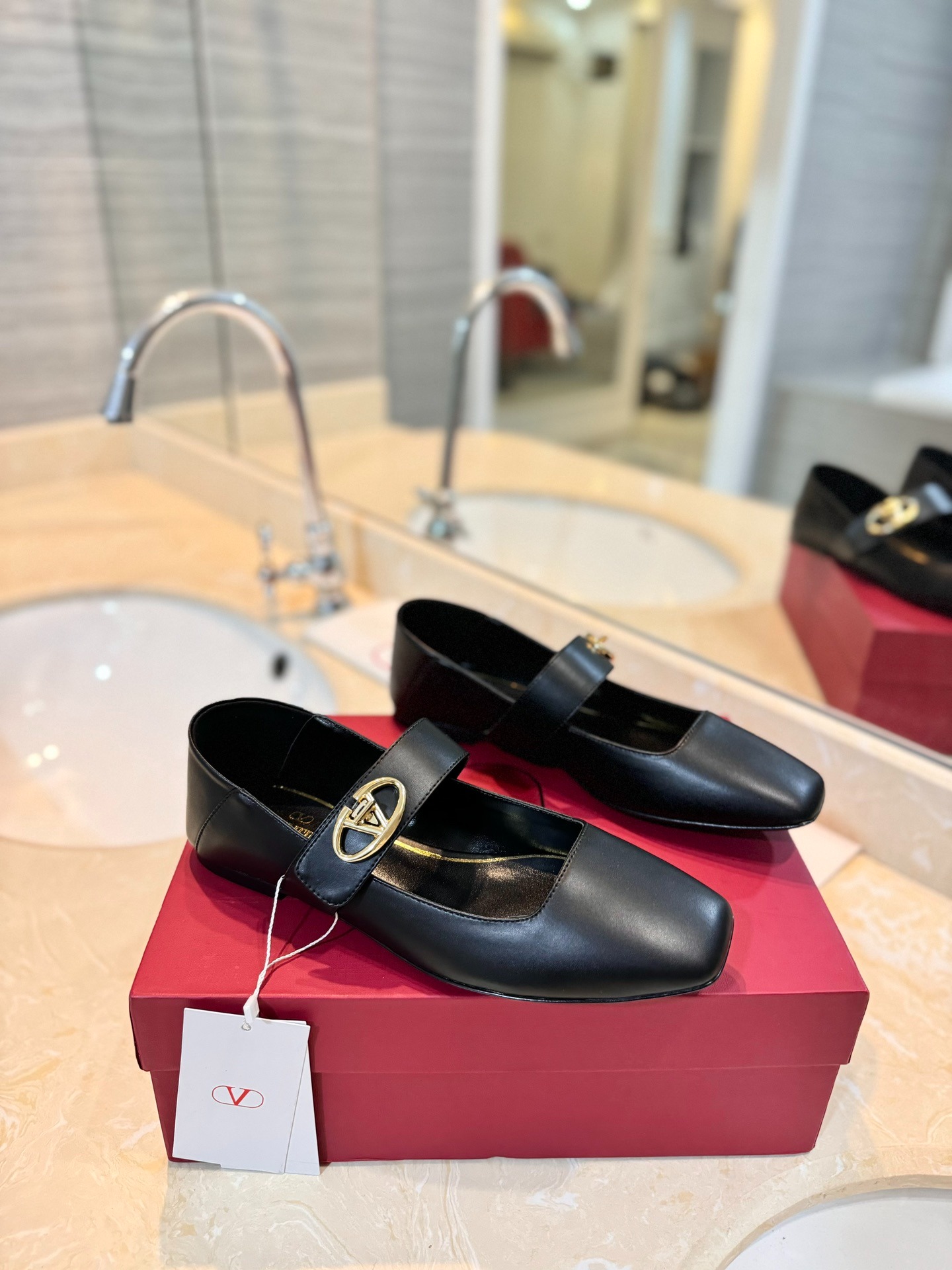 발*티노 신상 스퀘어 뮬 슬리퍼