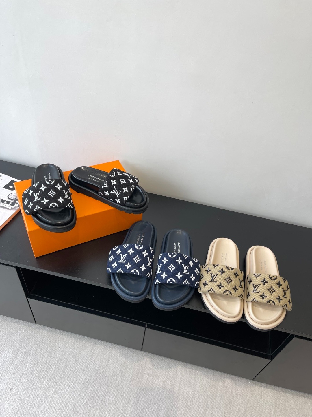 루*비통 25ss 모노그램 점보 플랫폼 뮬샌들