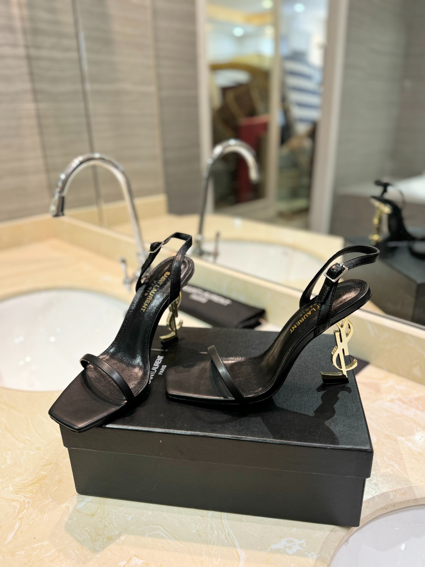 입*로랑 레터링 메탈 버클힐