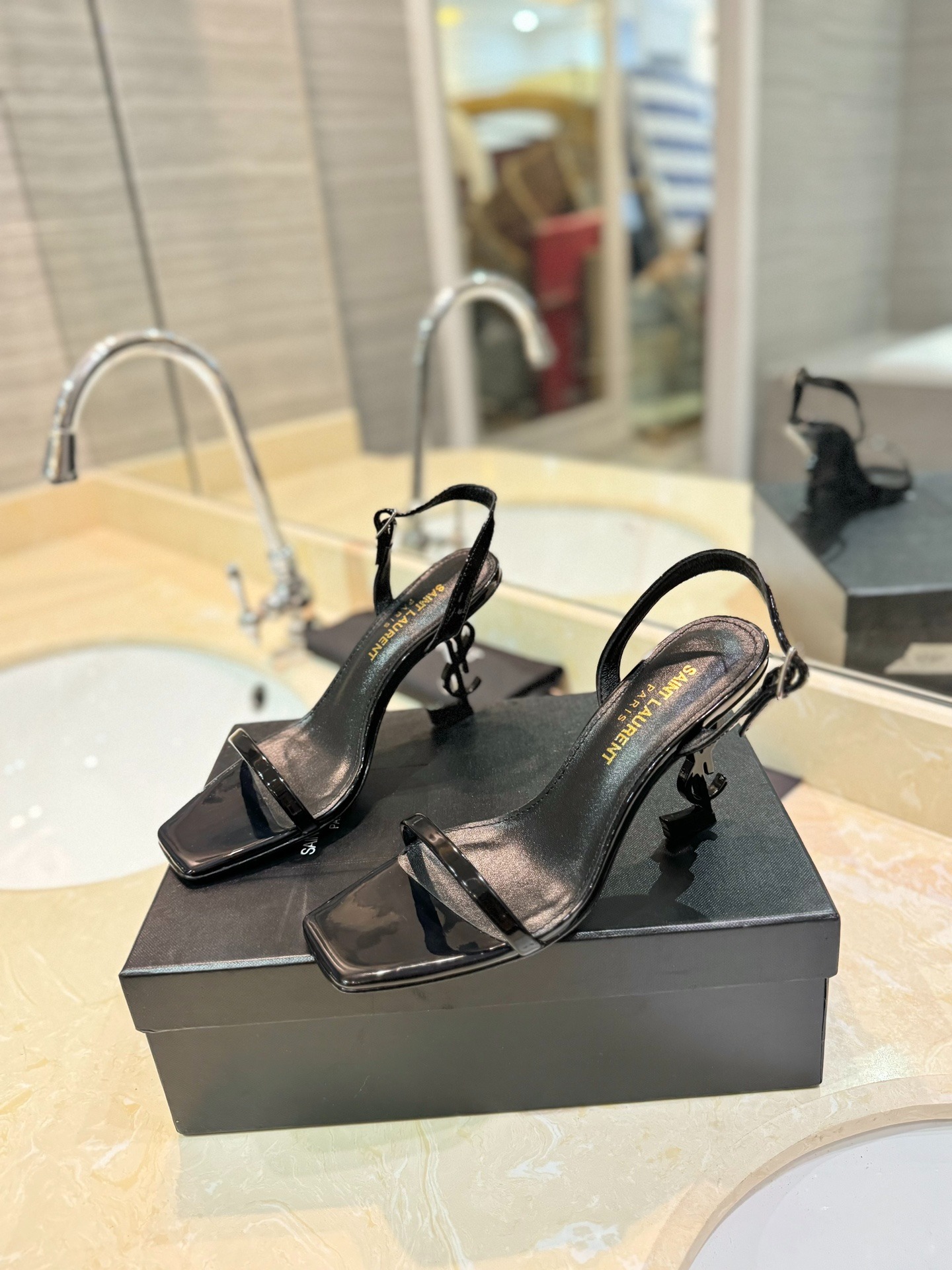 입*로랑 레터링 메탈 버클힐