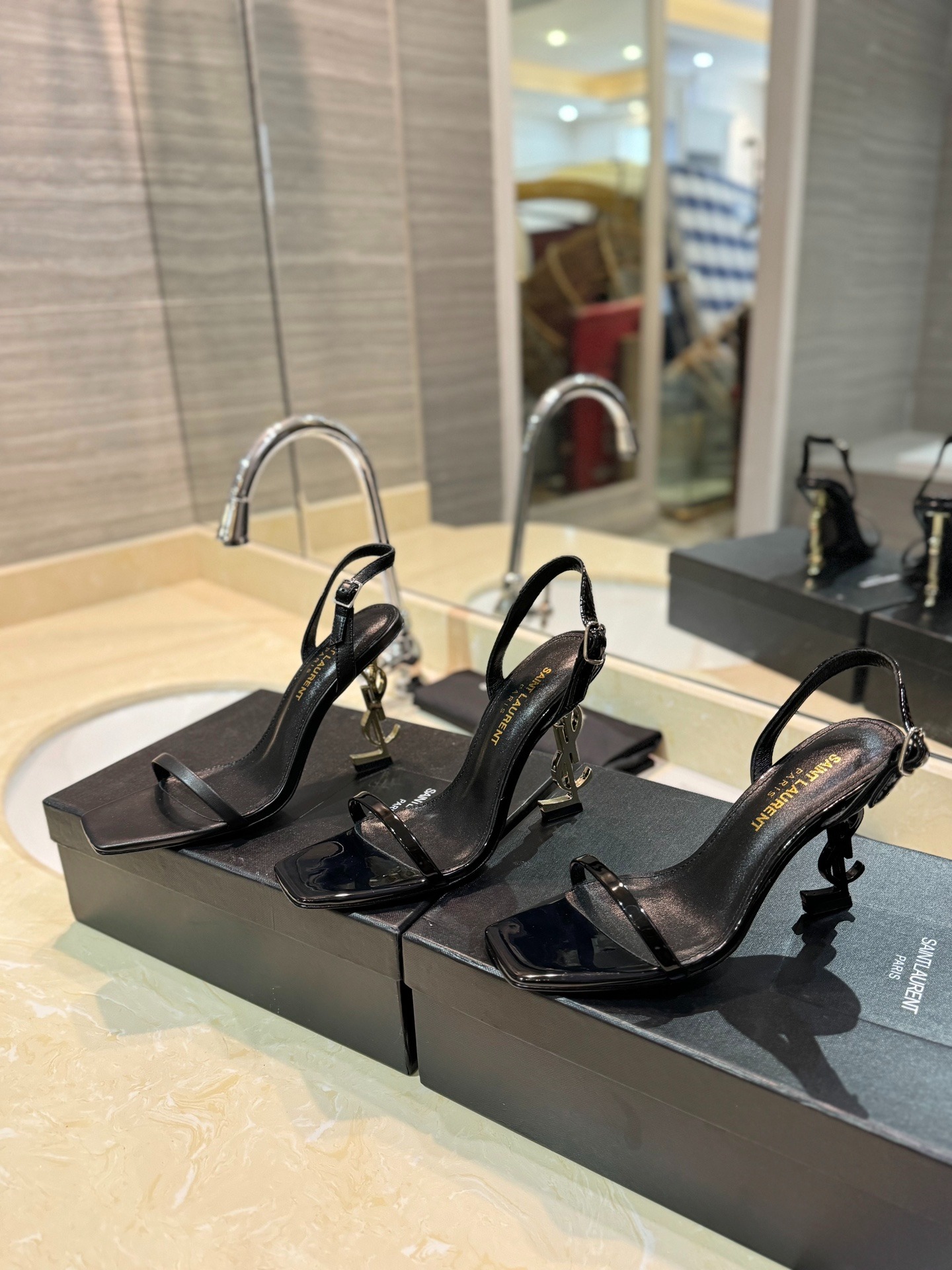 입*로랑 레터링 메탈 버클힐