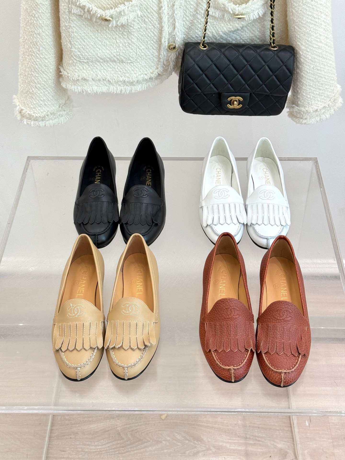 샤* 클래식 더블 C 태슬로퍼