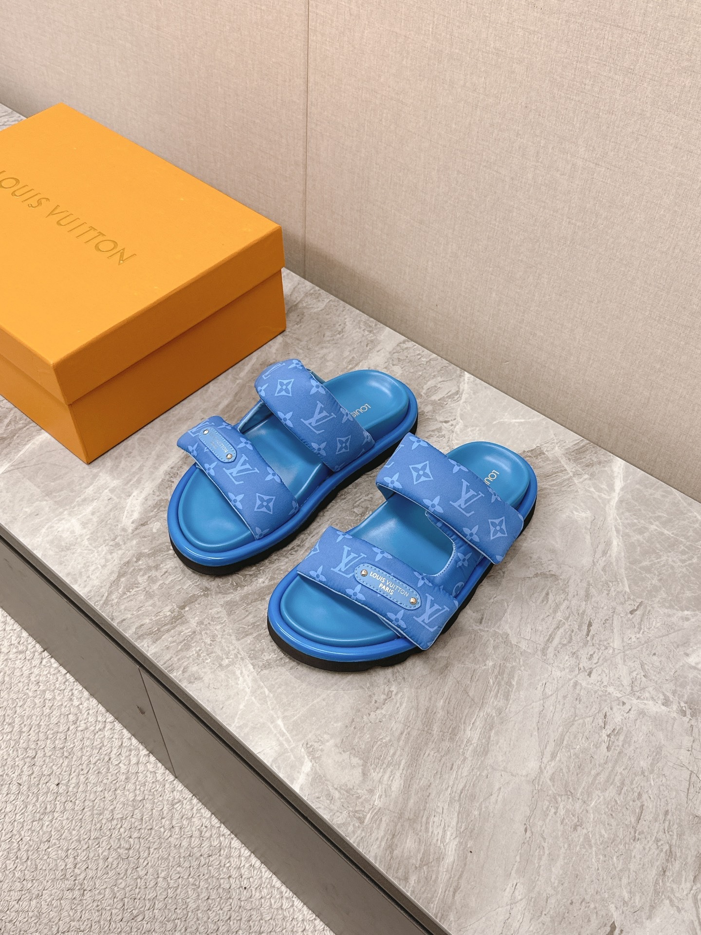 루*비통 신상 패딩 슬리퍼