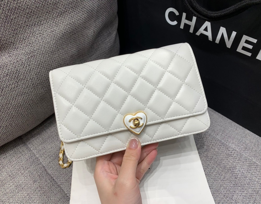 샤* 하트 턴락 WOC 체인 월렛 램스킨 크로스백 AP3285 