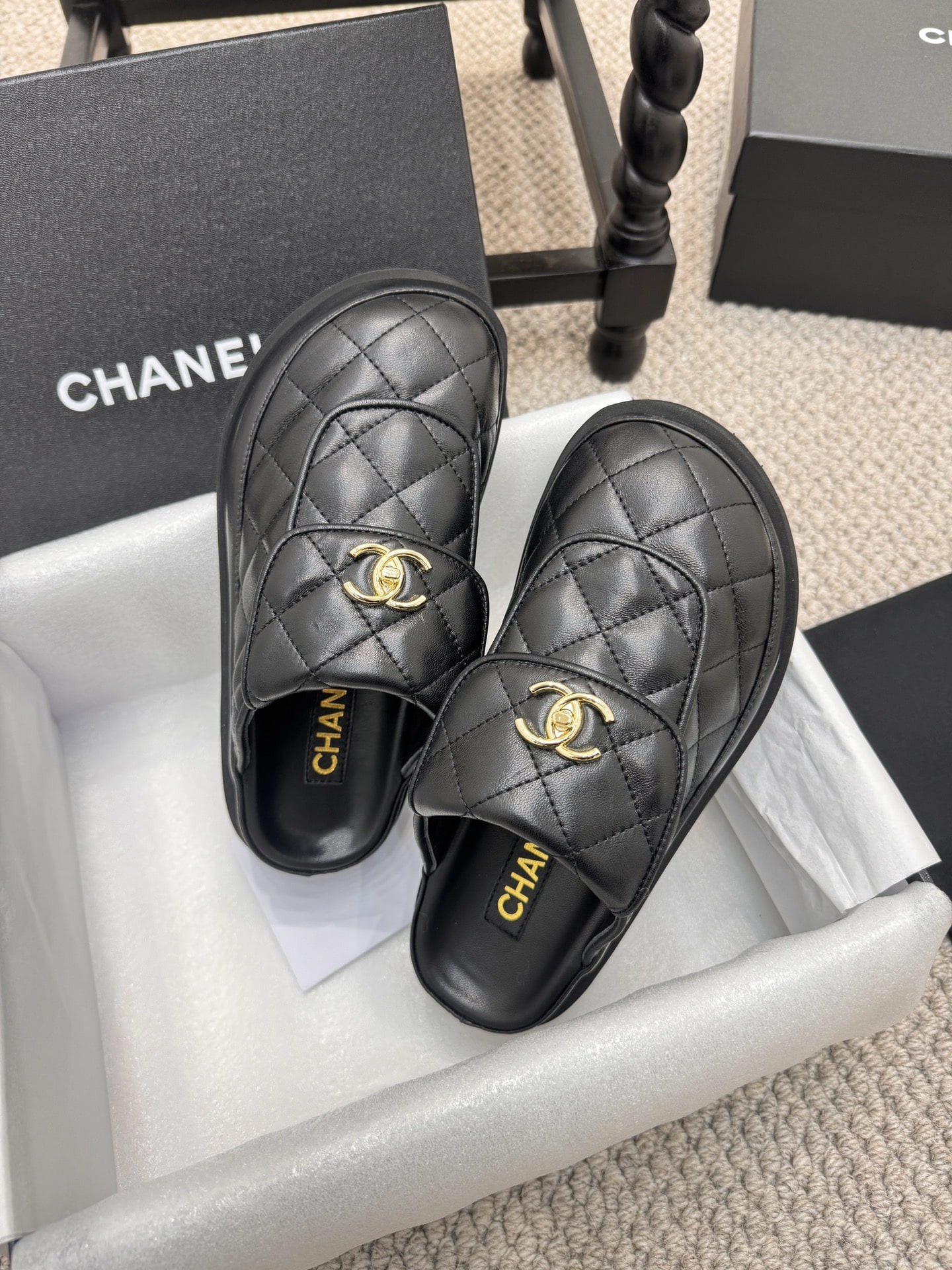 샤* 더블 c버튼 클래식 슬리퍼