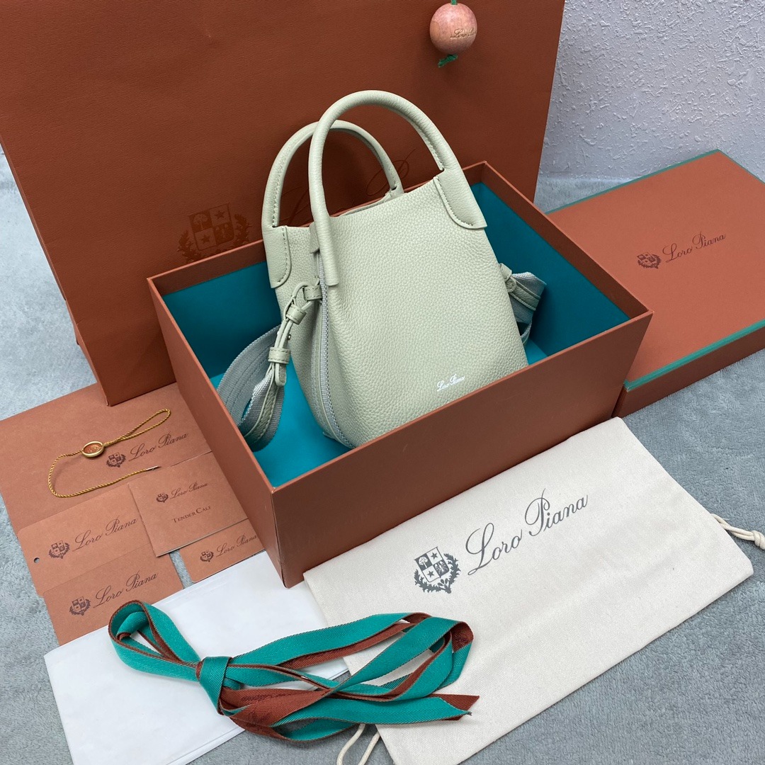 로로피아나 마이크로 베일 스몰 백