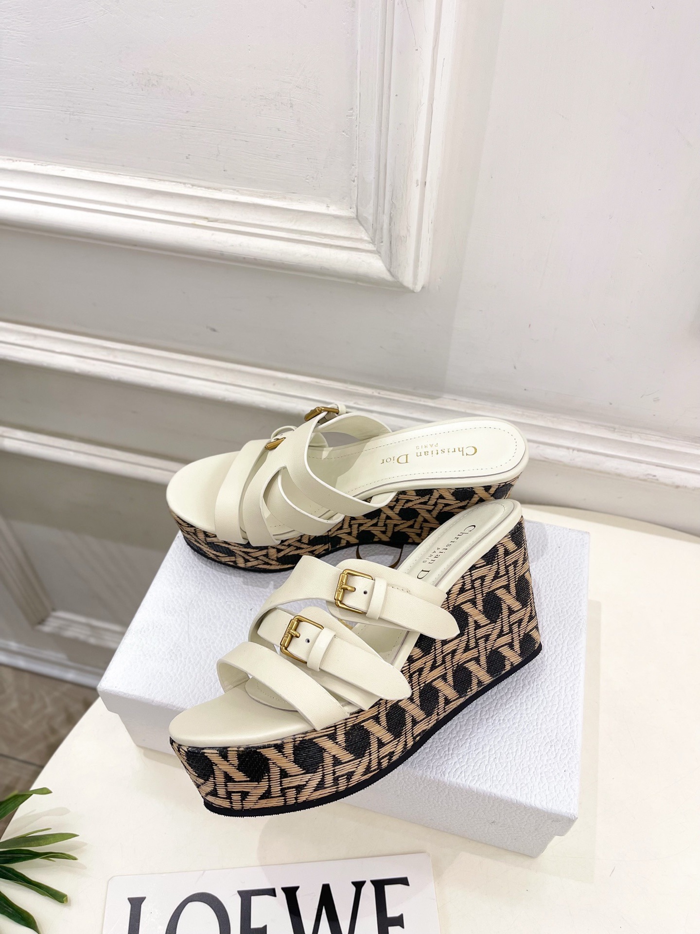 디* 25  신상 아티튜드 웨지 슬리퍼