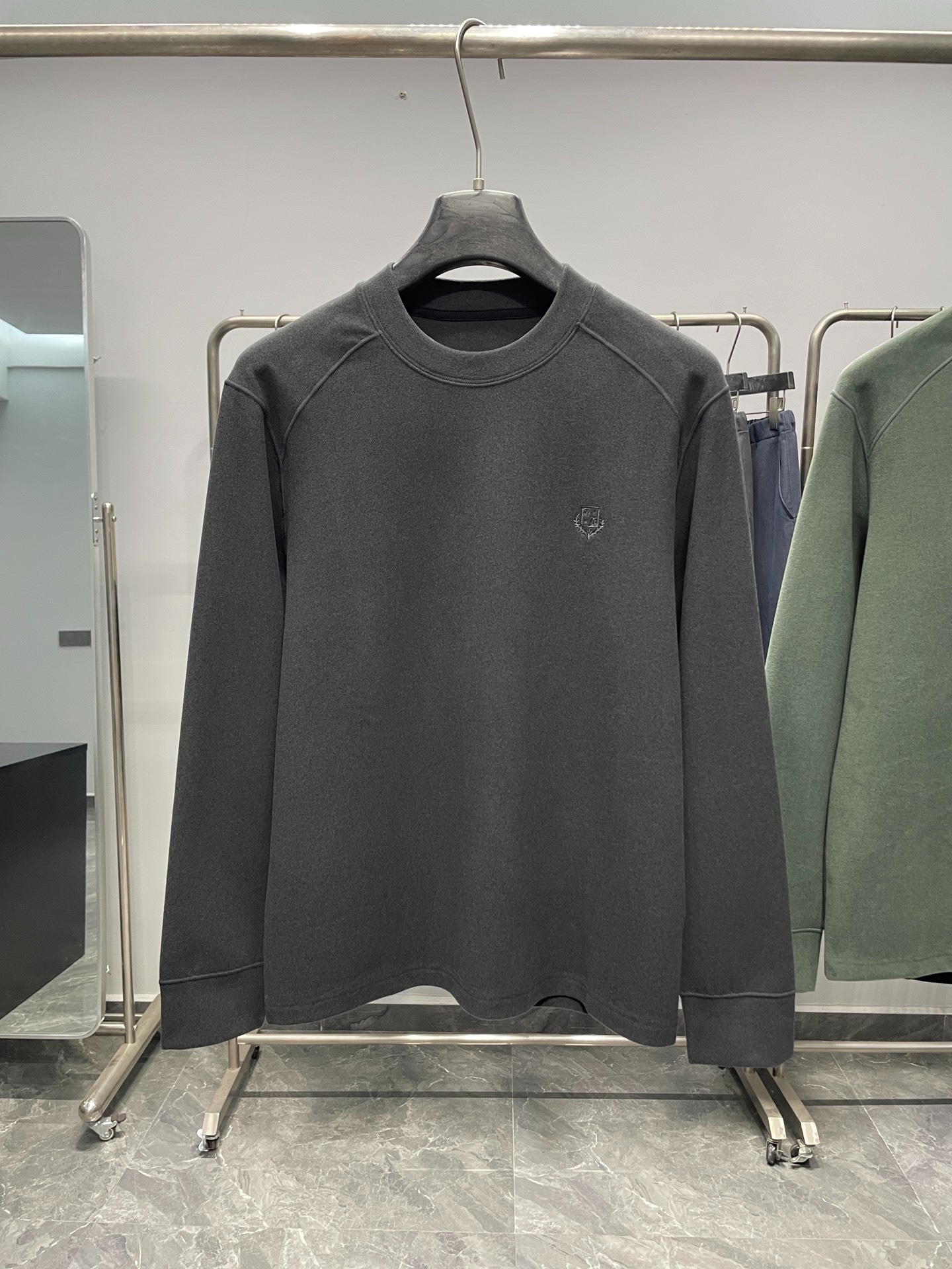 로*피아나 25FW 신상 스웨이드 라운드넥 티셔츠