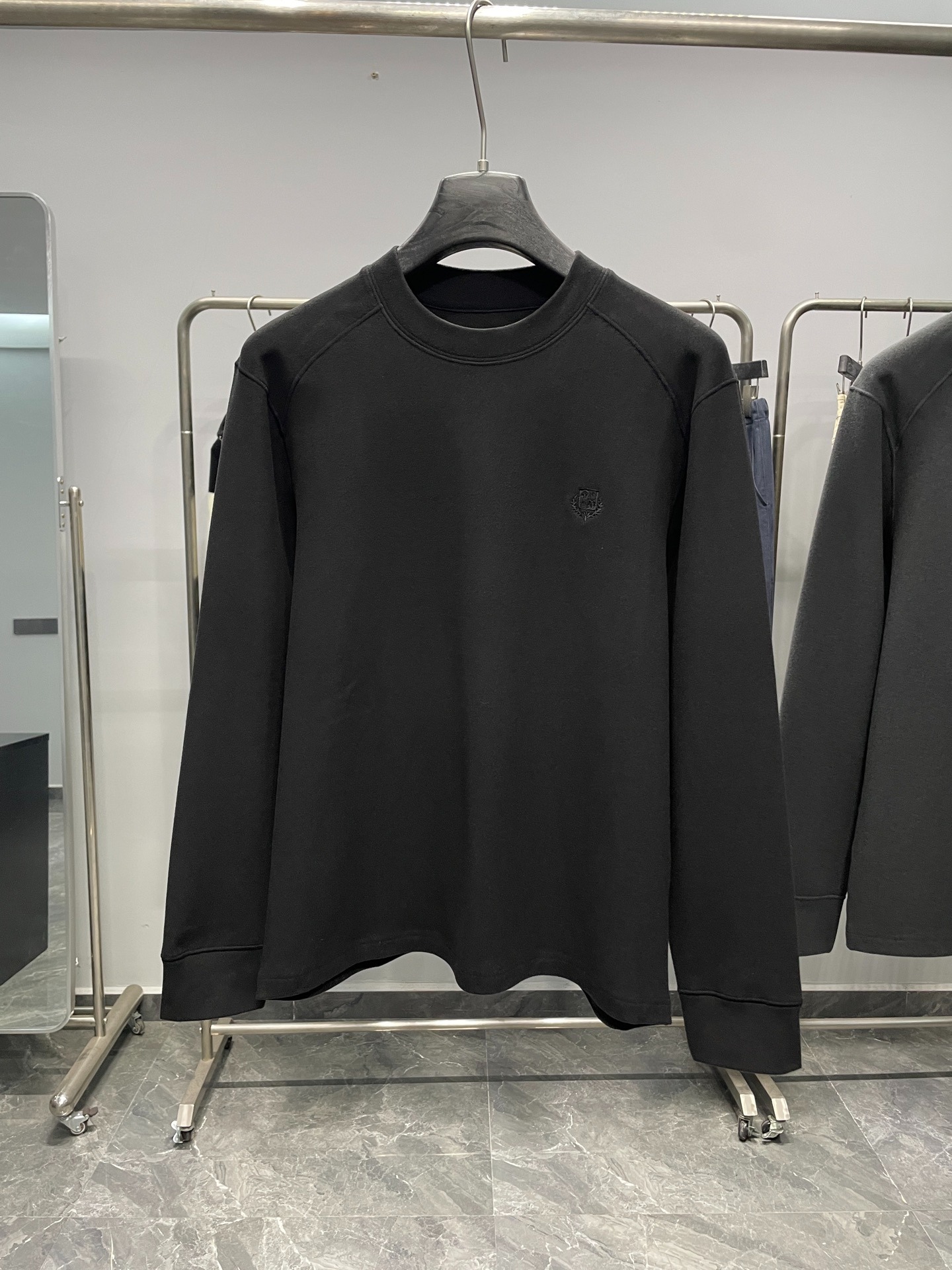 로*피아나 25FW 신상 스웨이드 라운드넥 티셔츠