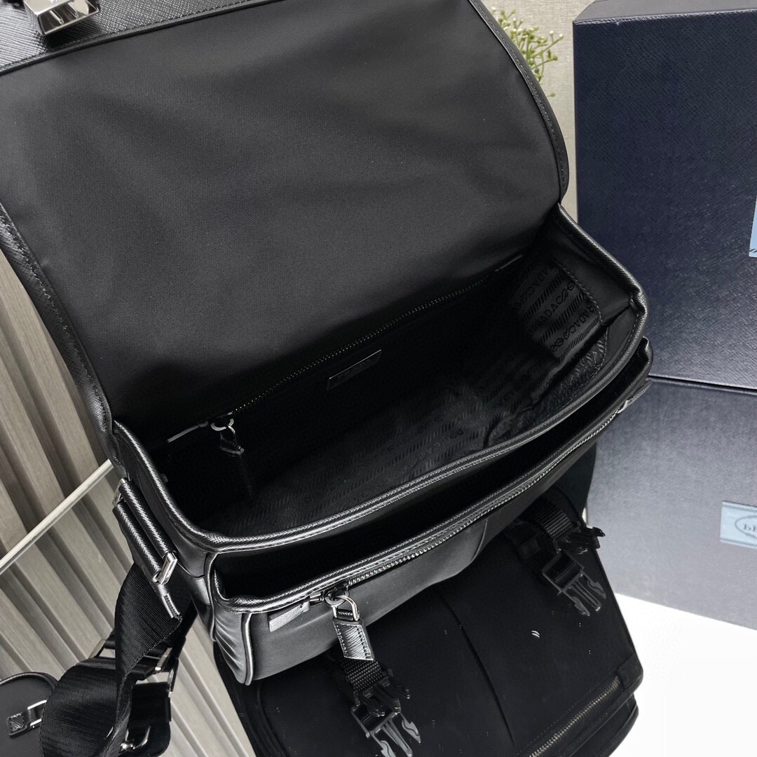 프라다 리나일론 사피아노 레더 숄더백