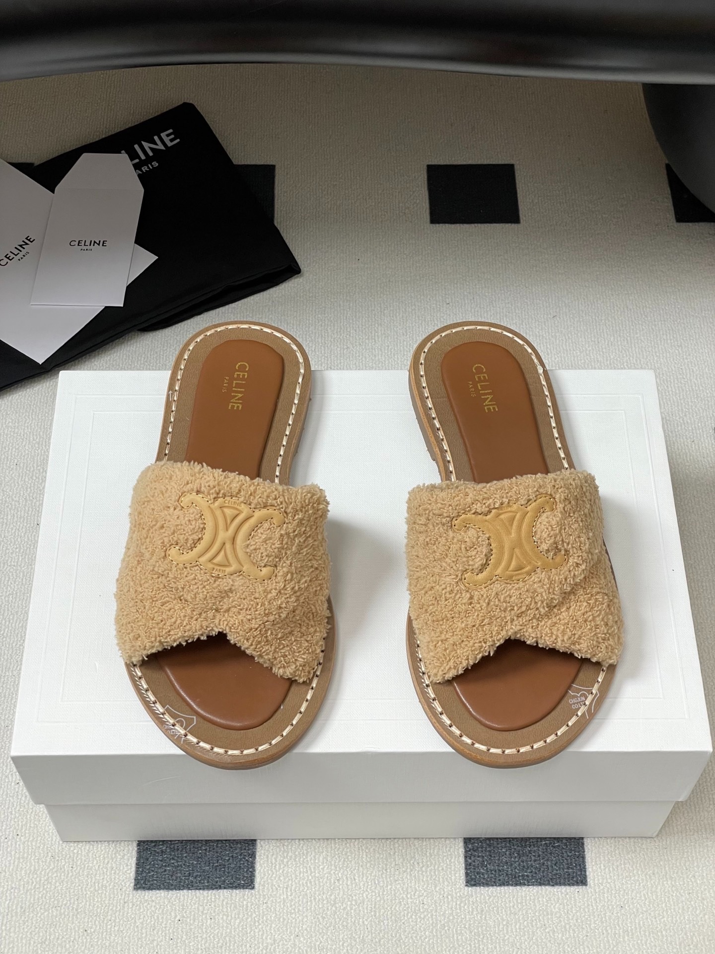 셀*느 25ss 트위스트 퍼 슬리퍼