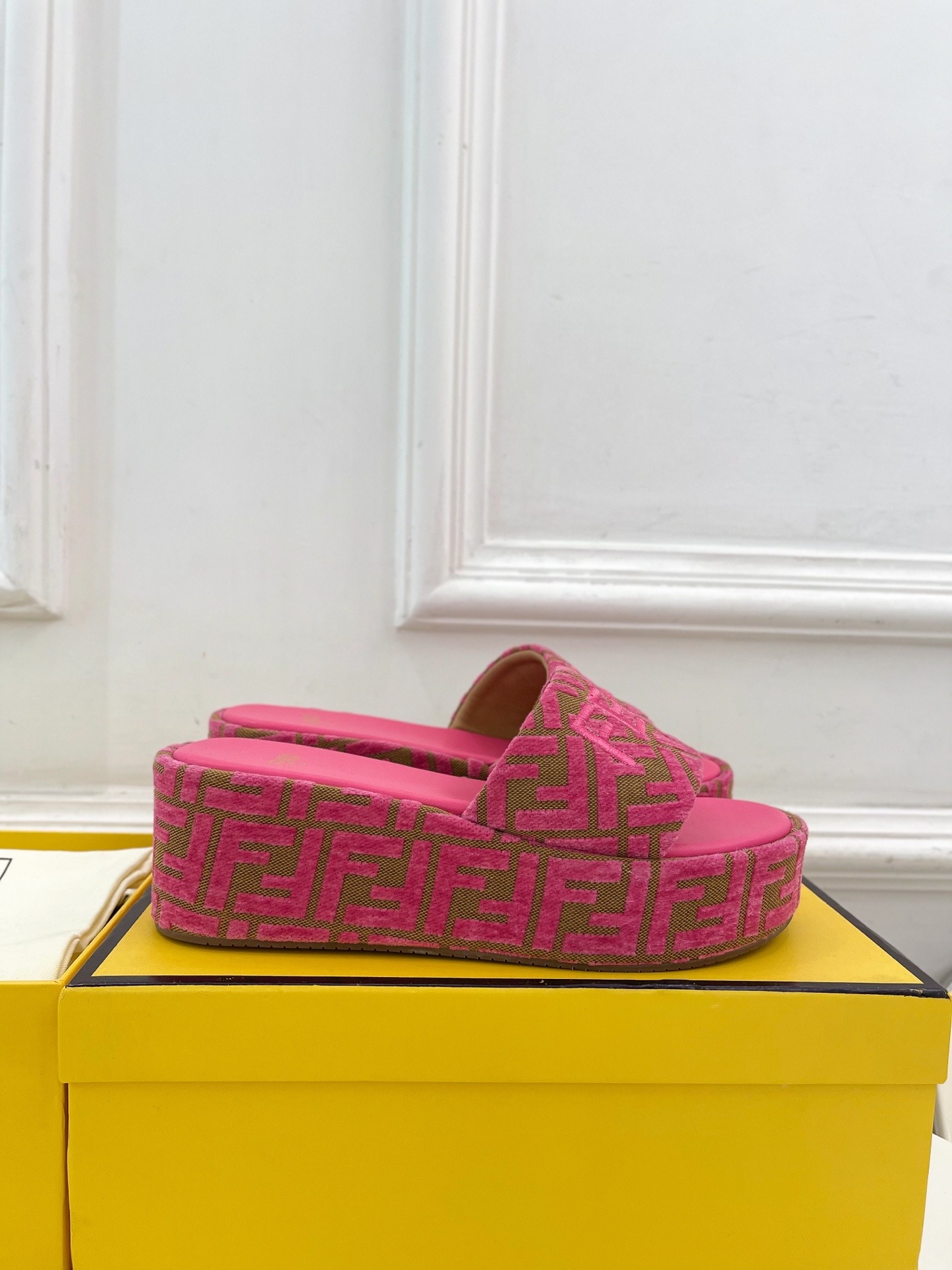 펜* 25 플랫폼 슬리퍼 라인