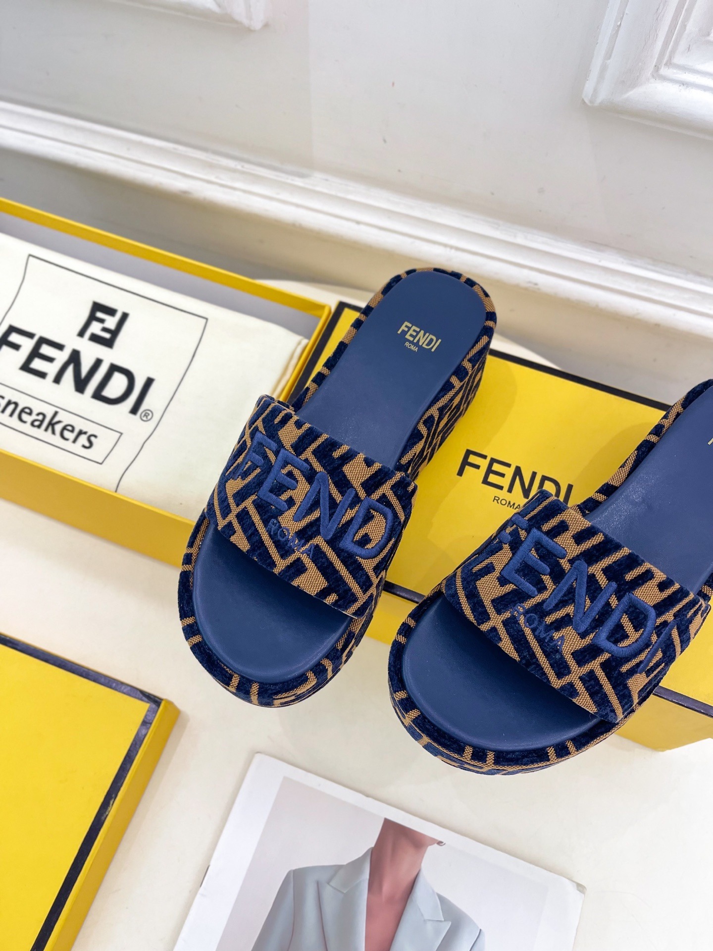 펜* 25 플랫폼 슬리퍼 라인