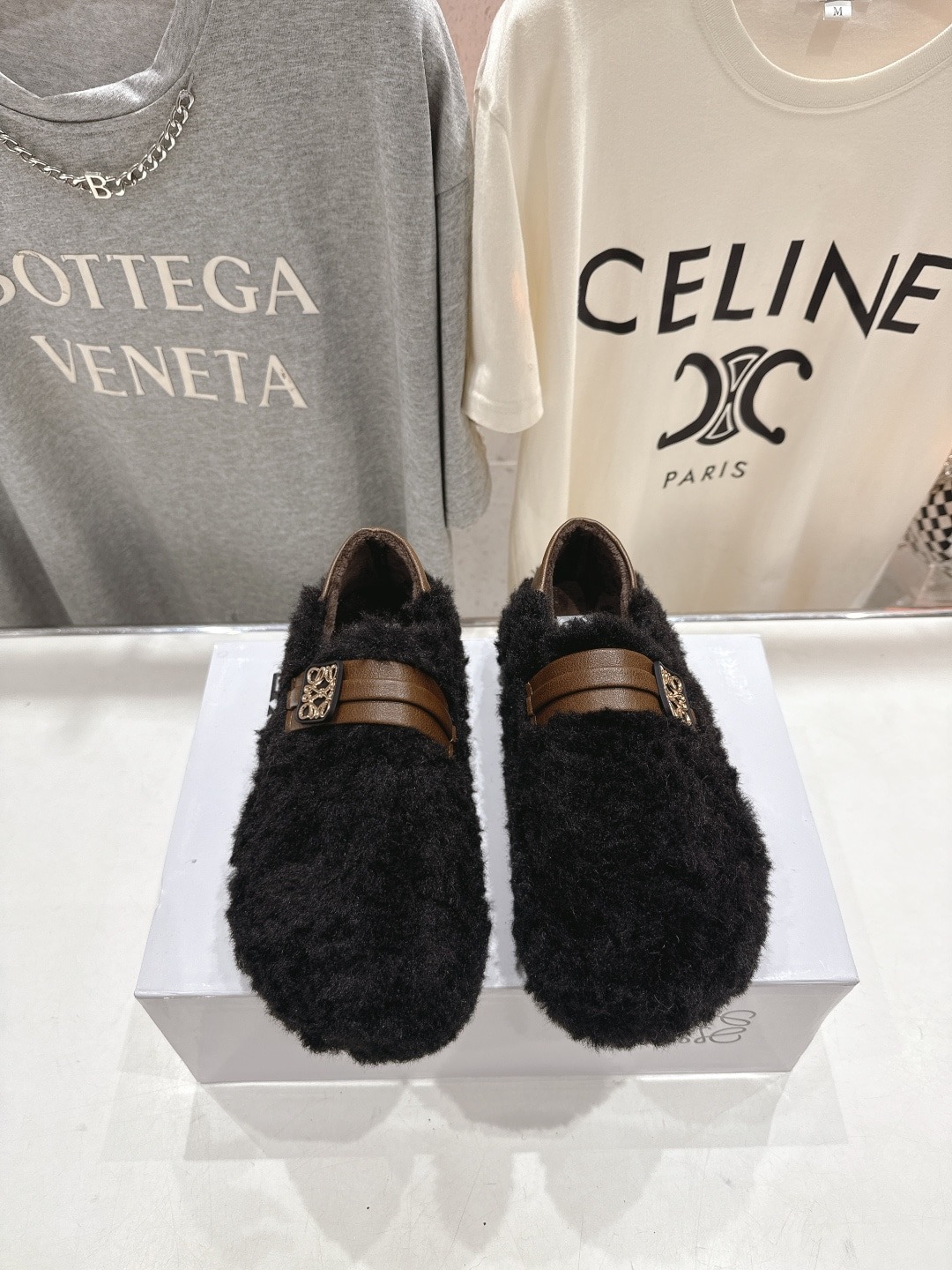 로*베 25ss 신상 퍼 플랫 슈즈