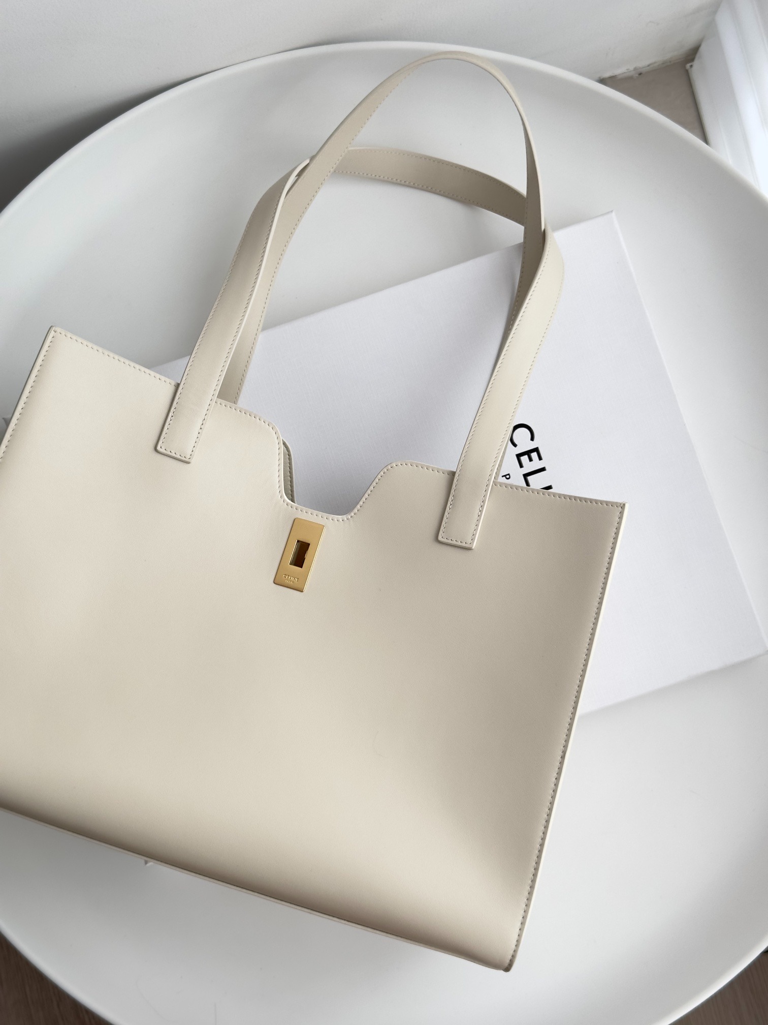 셀린느 카바스16 숄더백