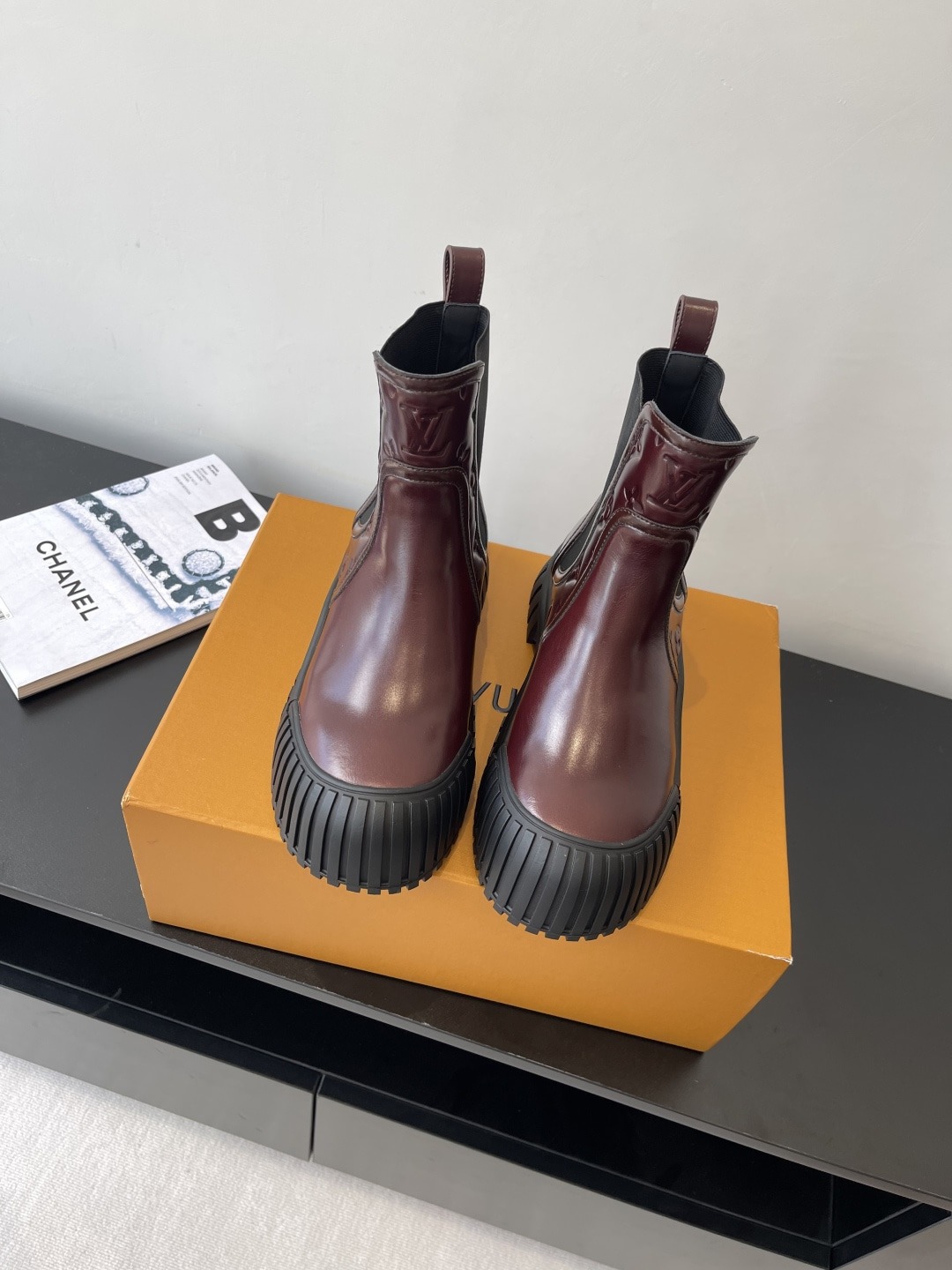 루*비통 플랫 첼시 앵클부츠