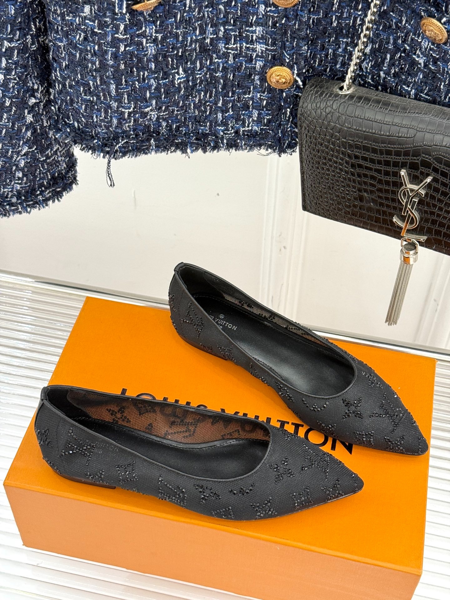 루*비통 25WF 신상 큐빅 망사 플랫 슈즈