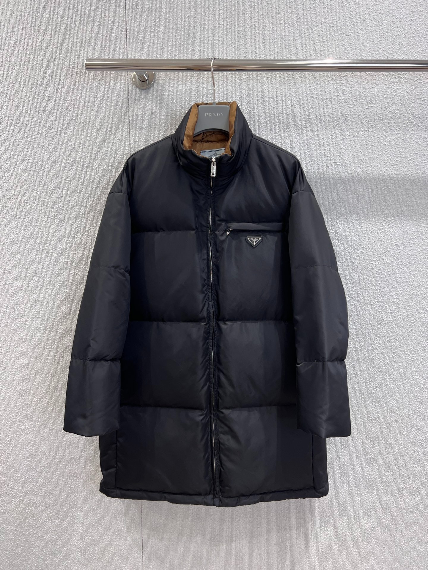 프*다 25Fw 신상 삼각 로고 패딩