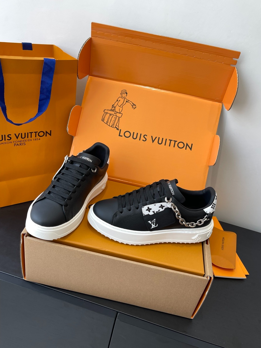 루*비통 25ss 뉴 올드체인 플랫슈즈