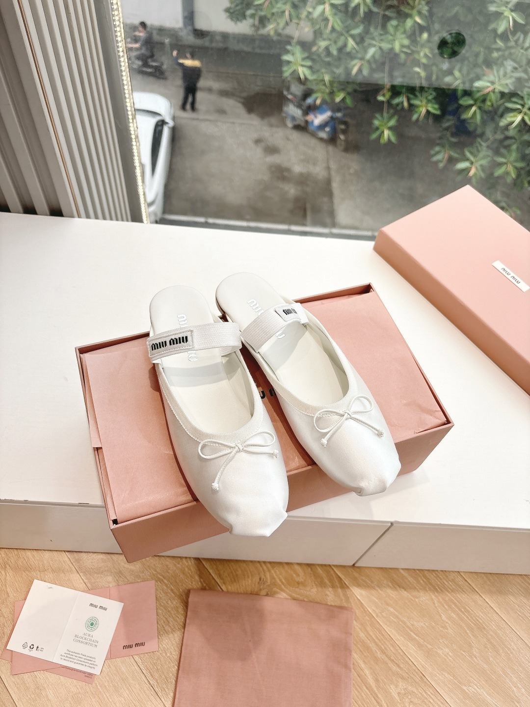 미*미우 새틴 발레 플랫 슈즈