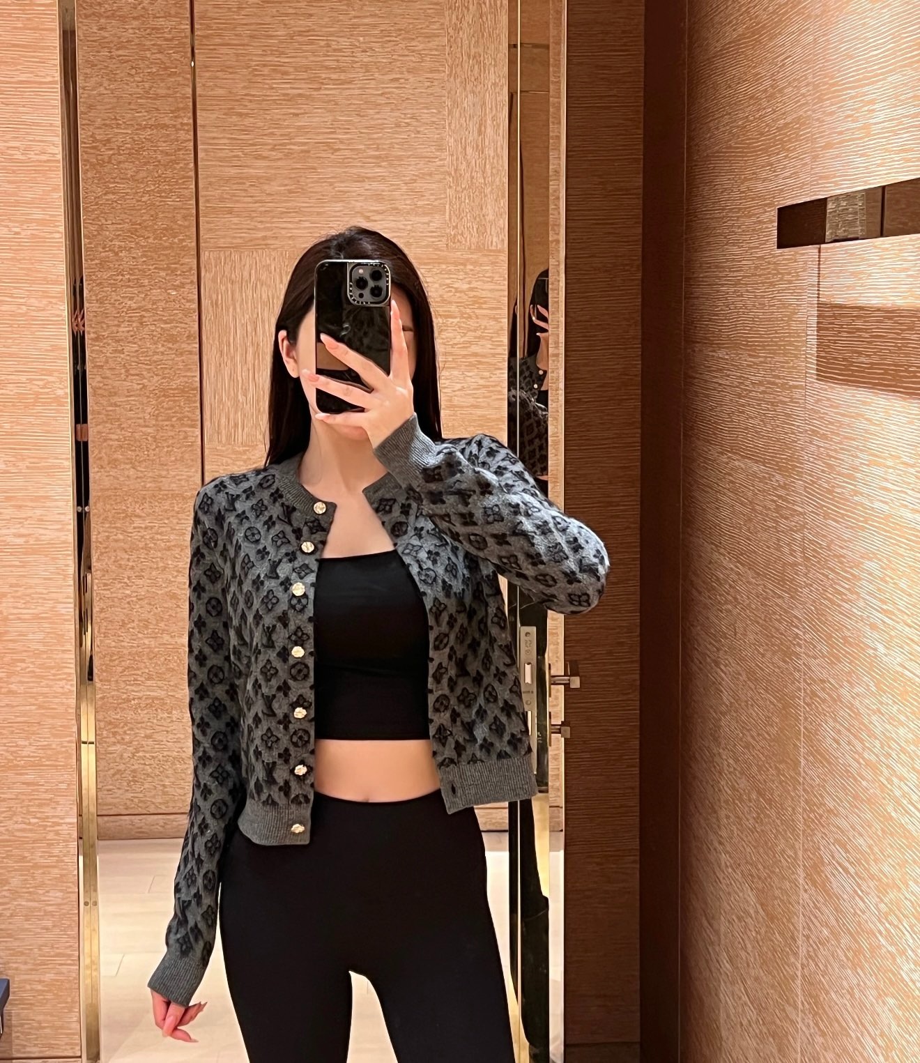 루*비통 신상 앙고라 레터링 니트 가디건