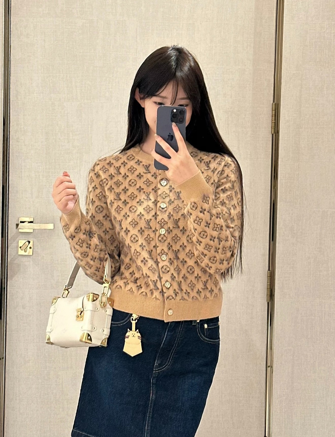 루*비통 신상 앙고라 레터링 니트 가디건