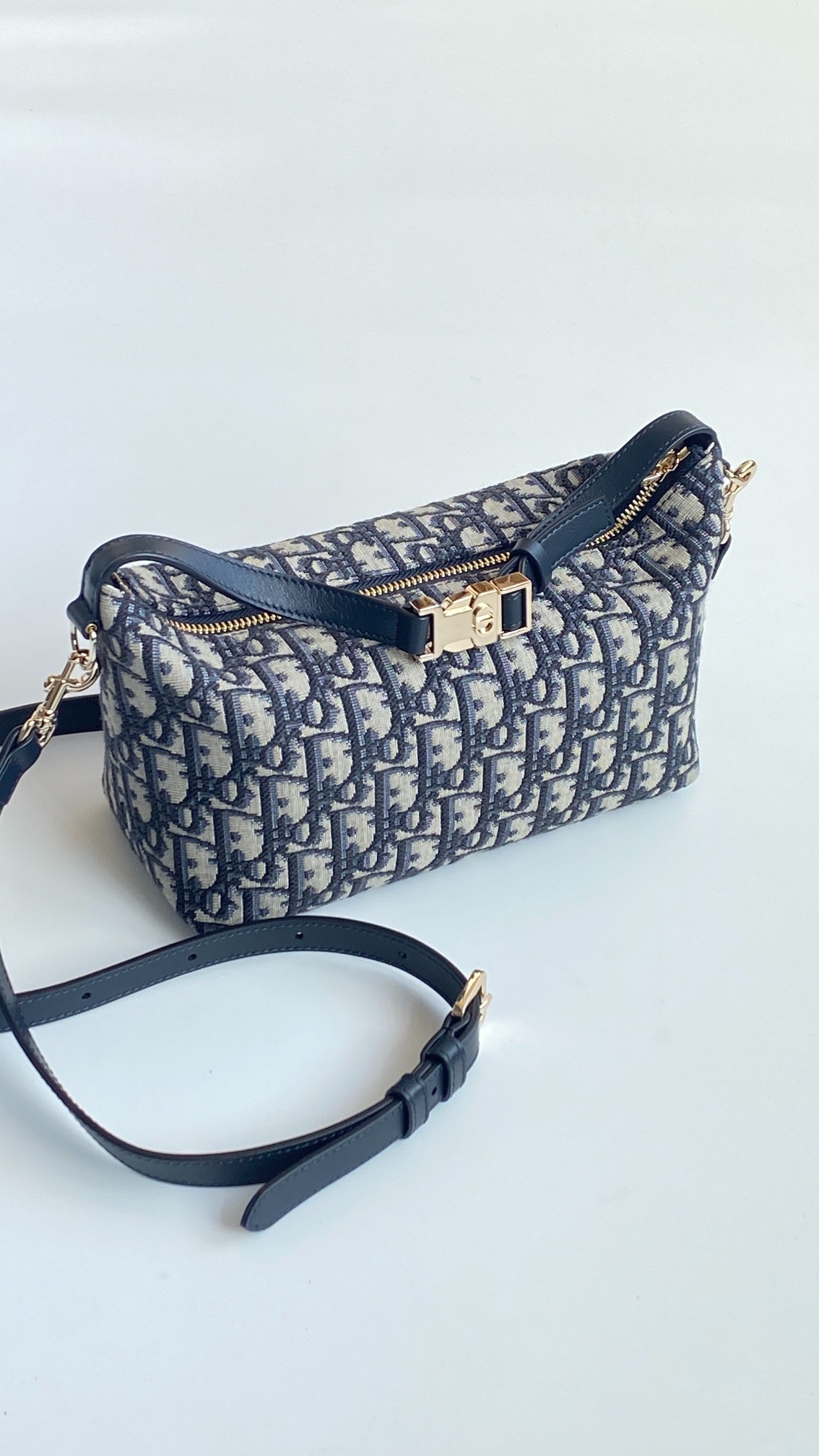 디올 24SS 스타 체인 호보 백