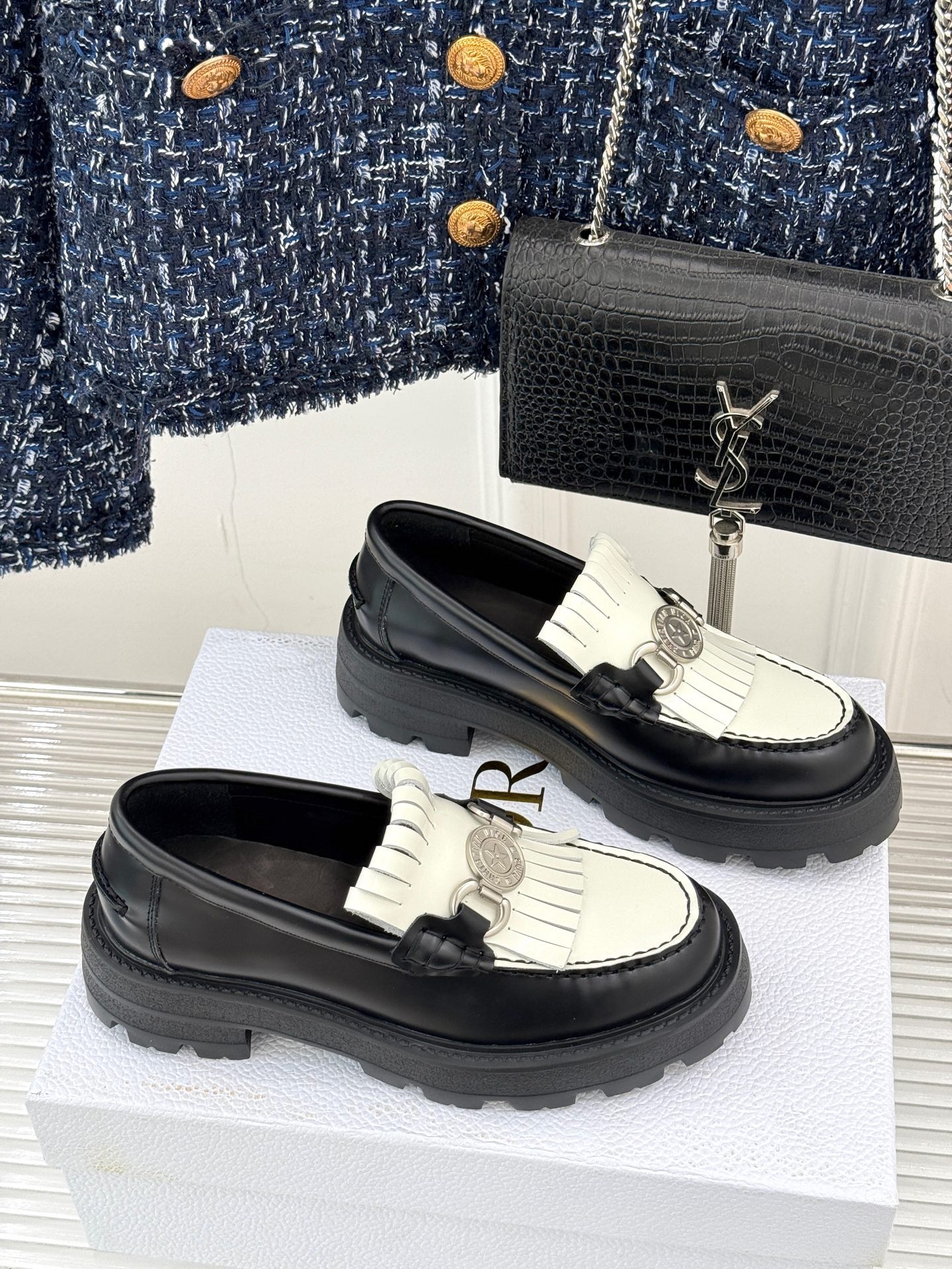 디* 25ss 클래식 코인 태슬 통굽 로퍼