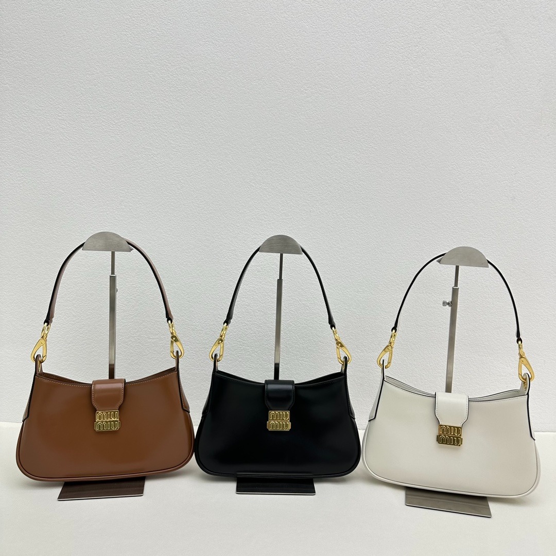 미우미우 City calf 호보백