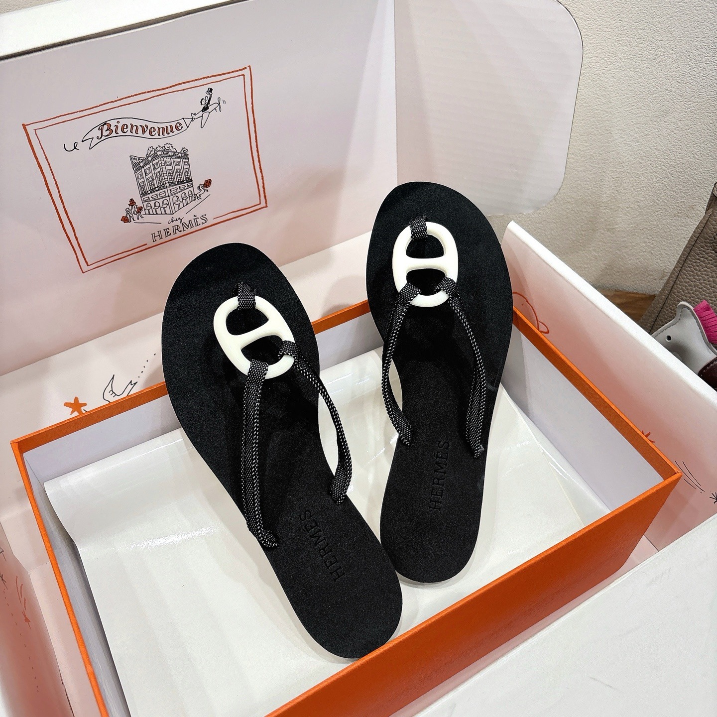 에*메스 2025 신상 쪼리