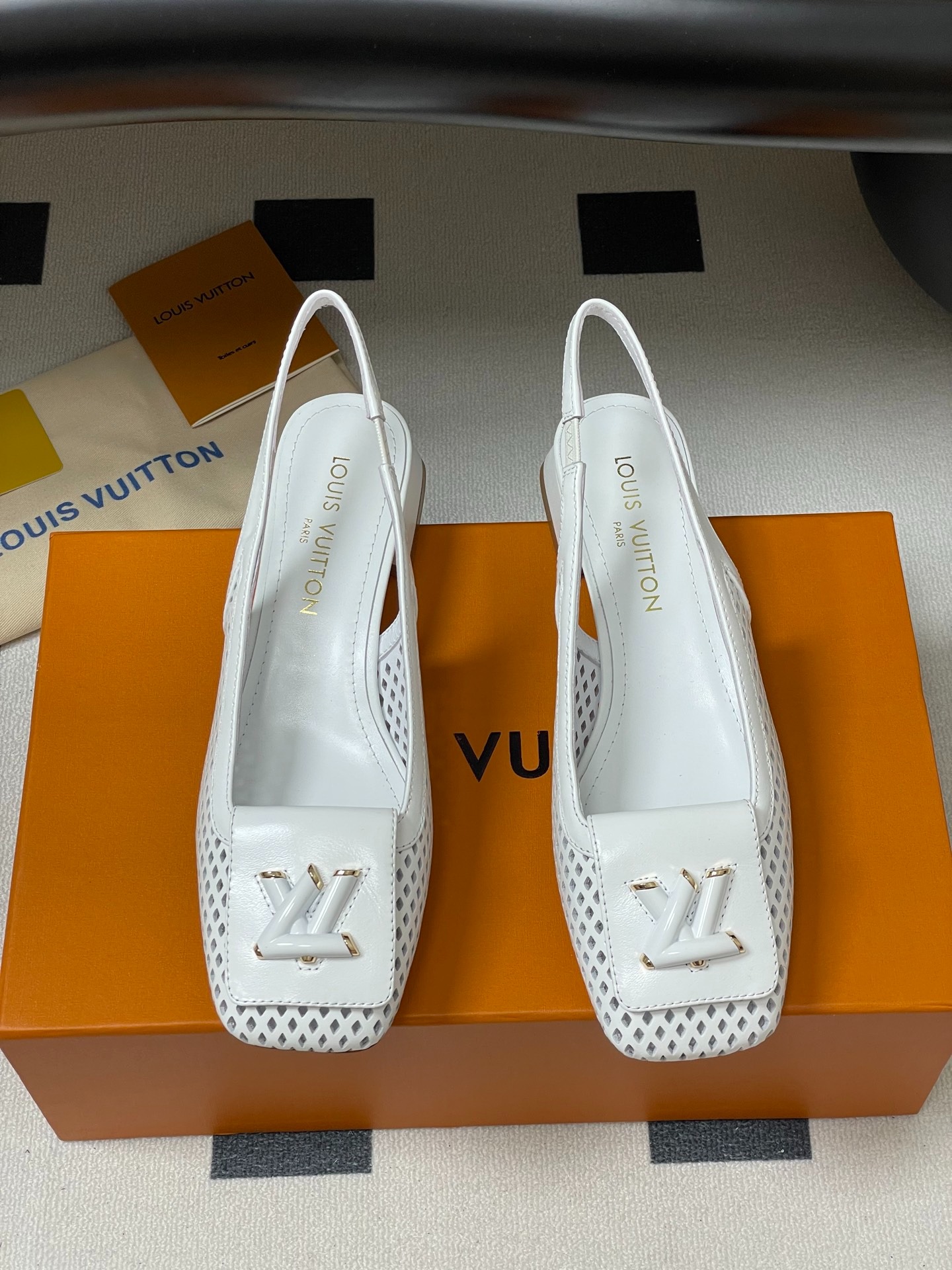 루*비통 25ss 봄여름 신상 통굽 샌들