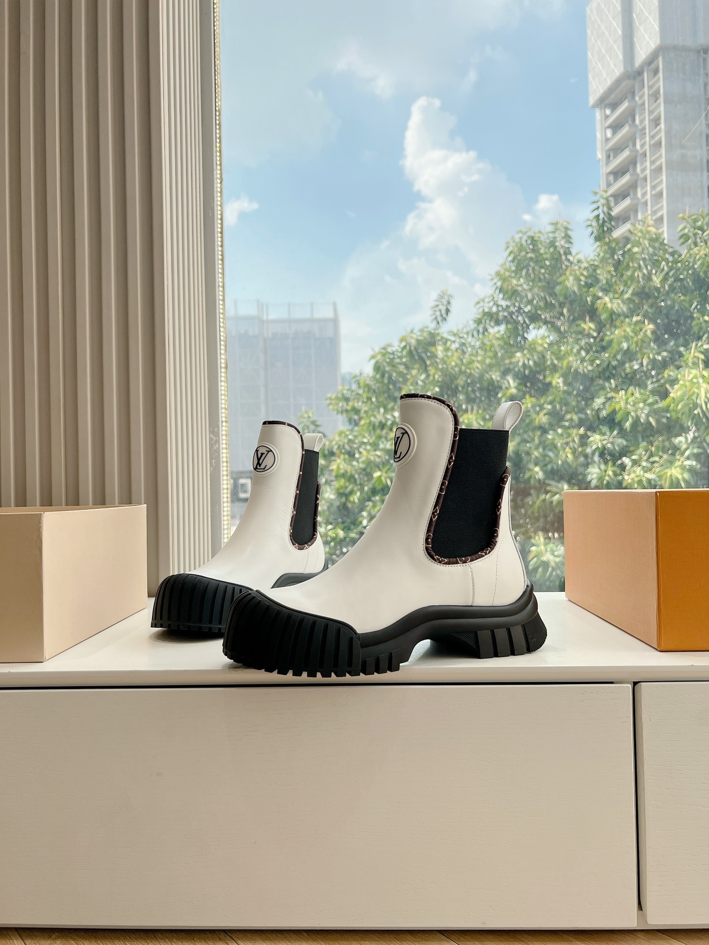 루*비통 Archlight 클래식 플라워 부츠