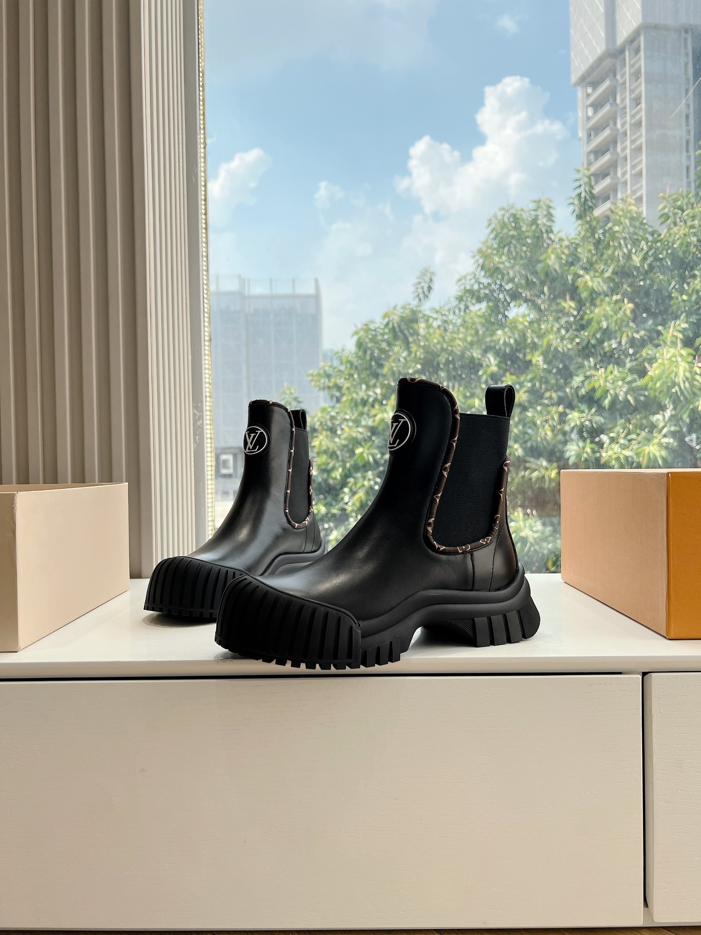 루*비통 Archlight 클래식 플라워 부츠