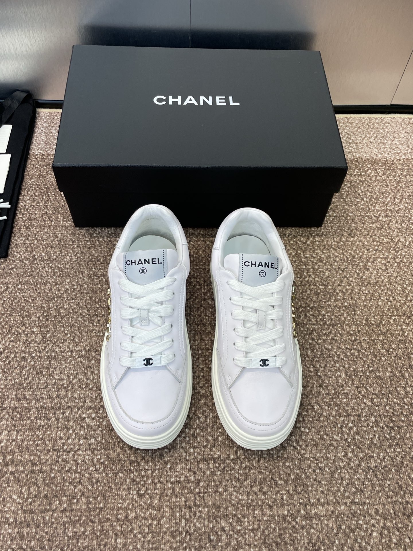 샤* 신상 클래식 스트랩 스니커즈