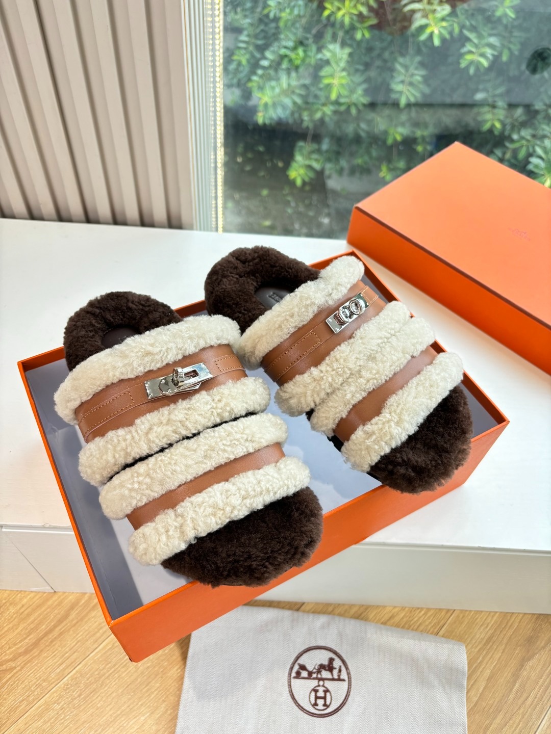 에*메스 신상 퍼 슬리퍼