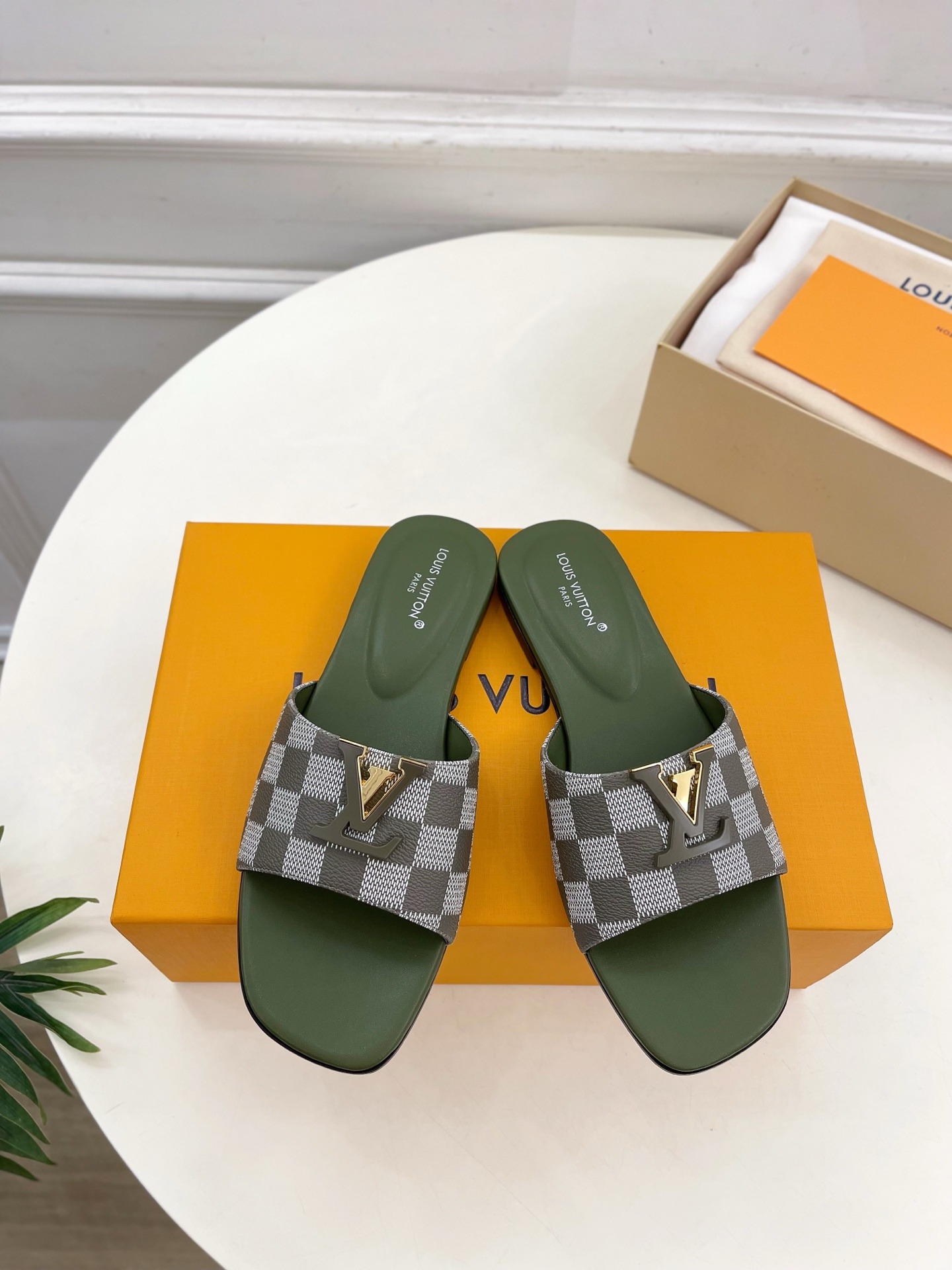 루*비통 25 클래식 체크 플랫 슬리퍼