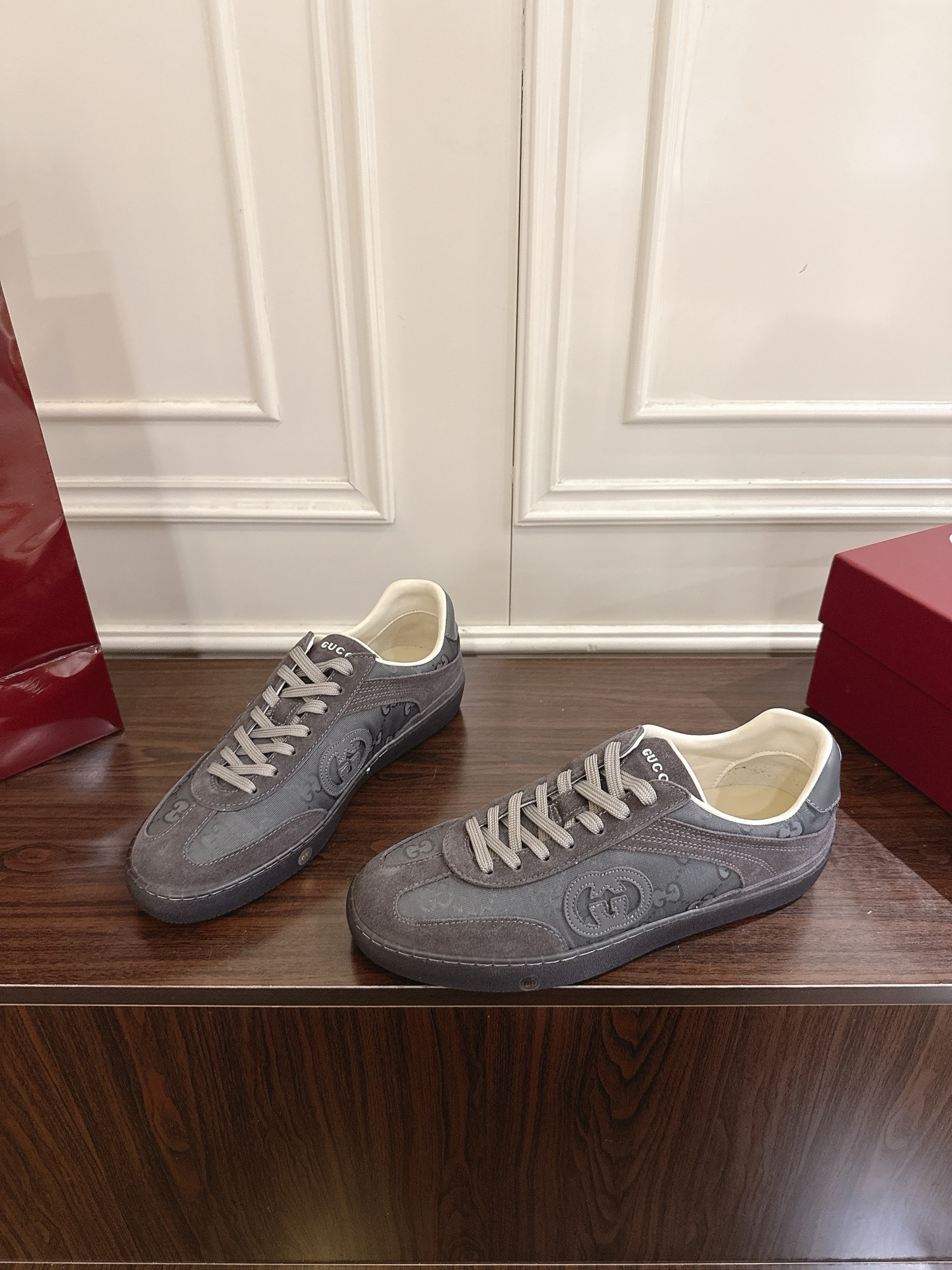 구* 신상 더블G 스니커즈