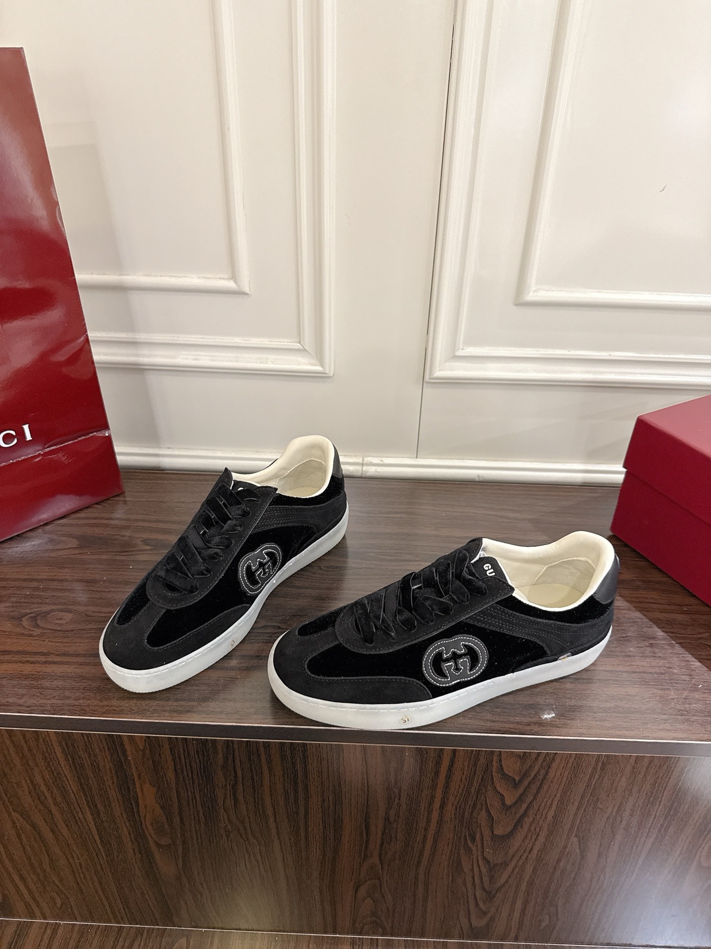 구* 신상 더블G 스니커즈