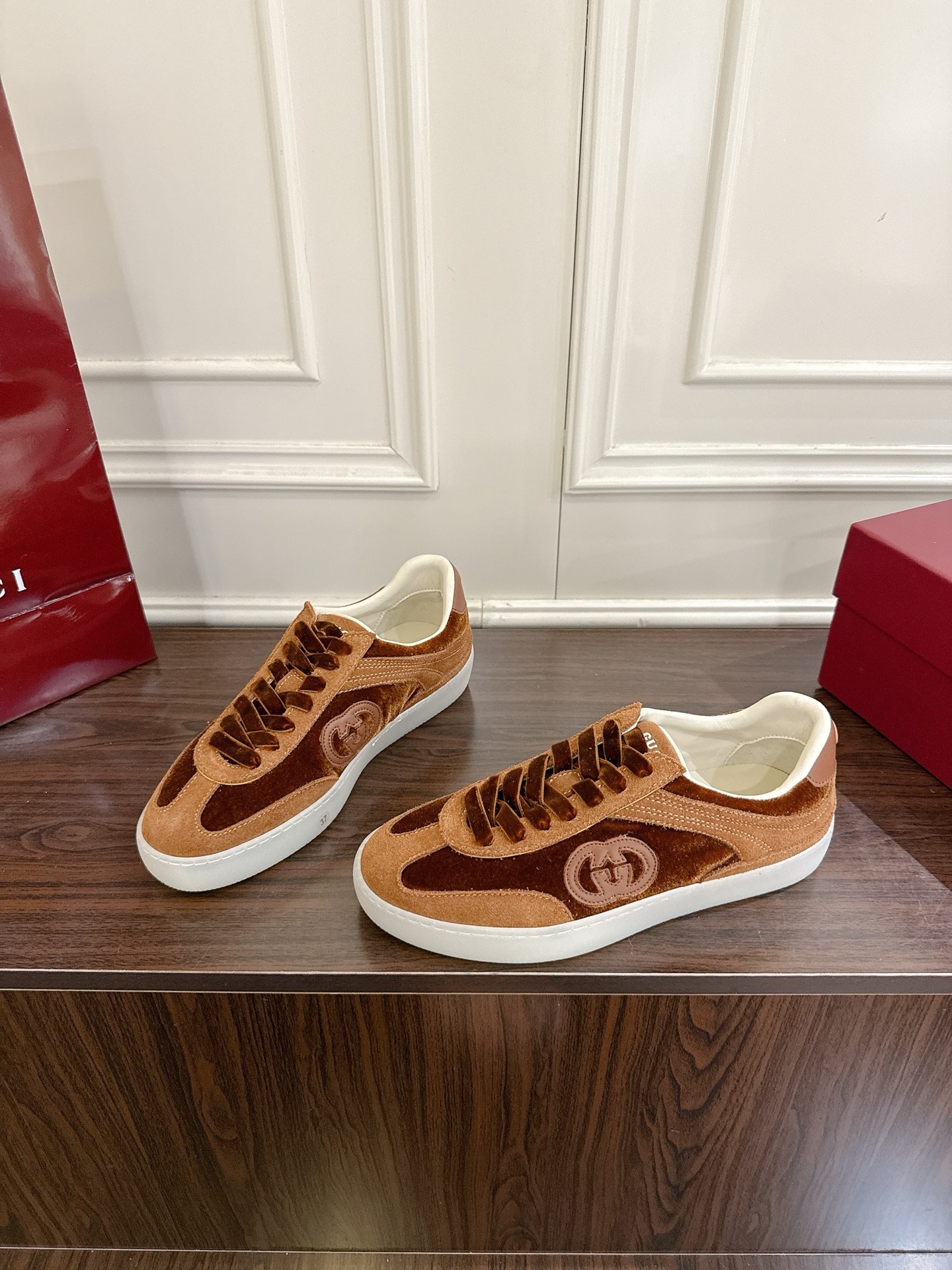 구* 신상 더블G 스니커즈