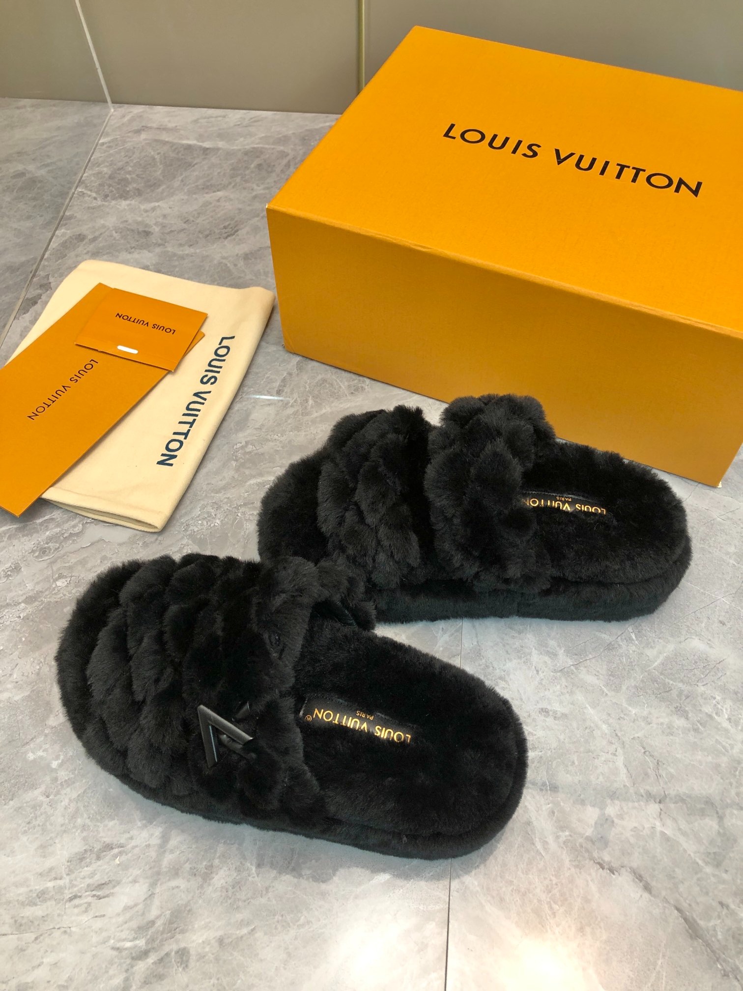 루*비통 25 신상 양털 슬리퍼