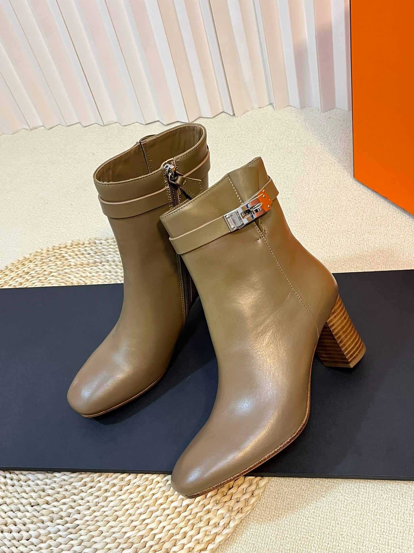 에*메스 신상 앵클부츠