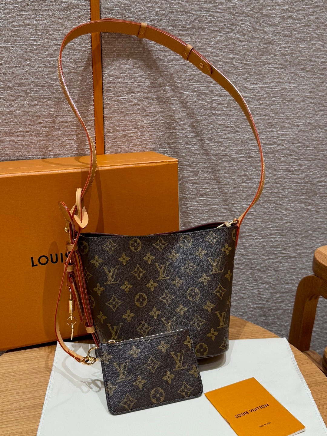 루이비통 올인 BB 모노그램 핸드백